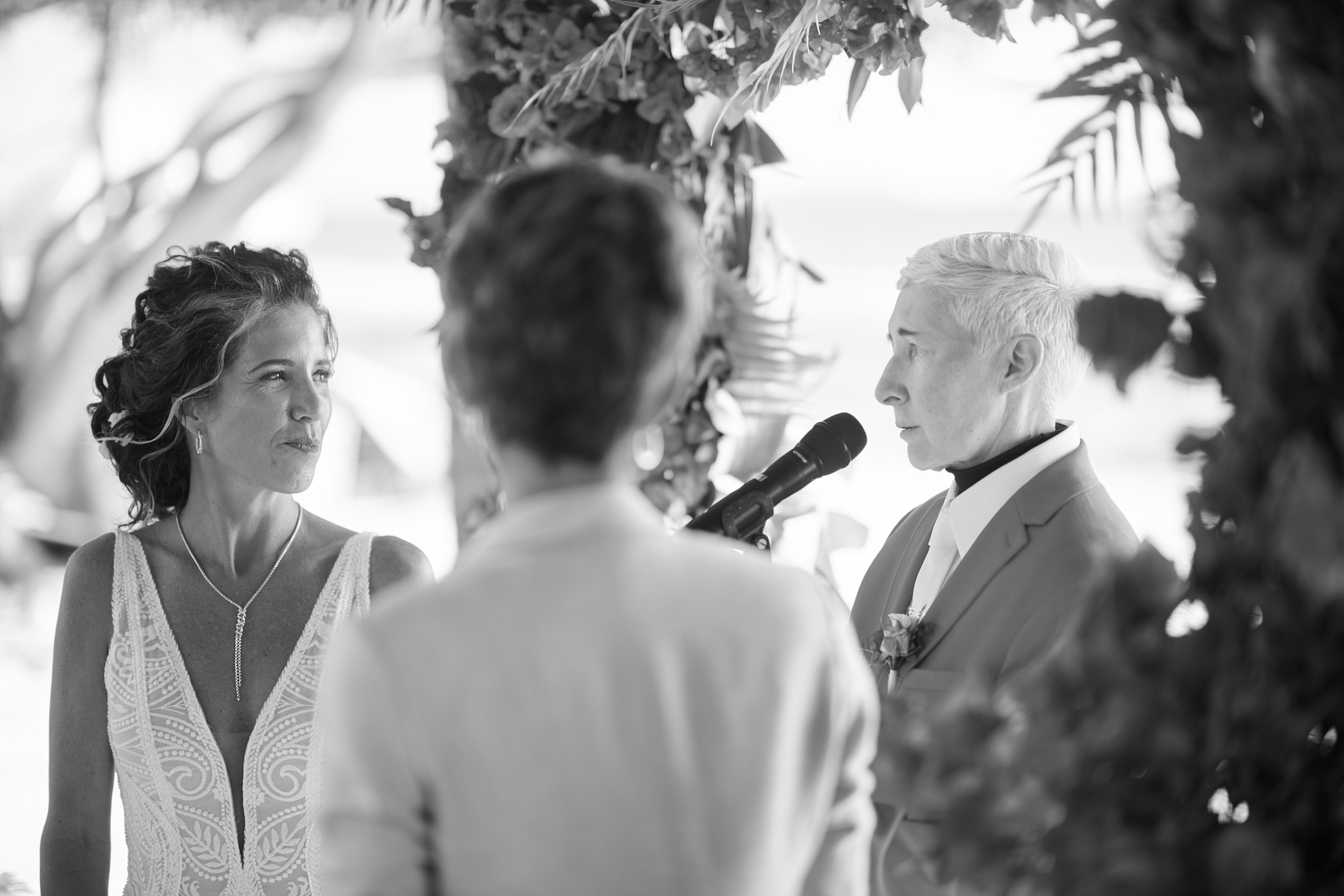 Ceremonia de boda entre mujeres en la playa del St. Regis Punta Mita — Michelle & Marina — foto 68