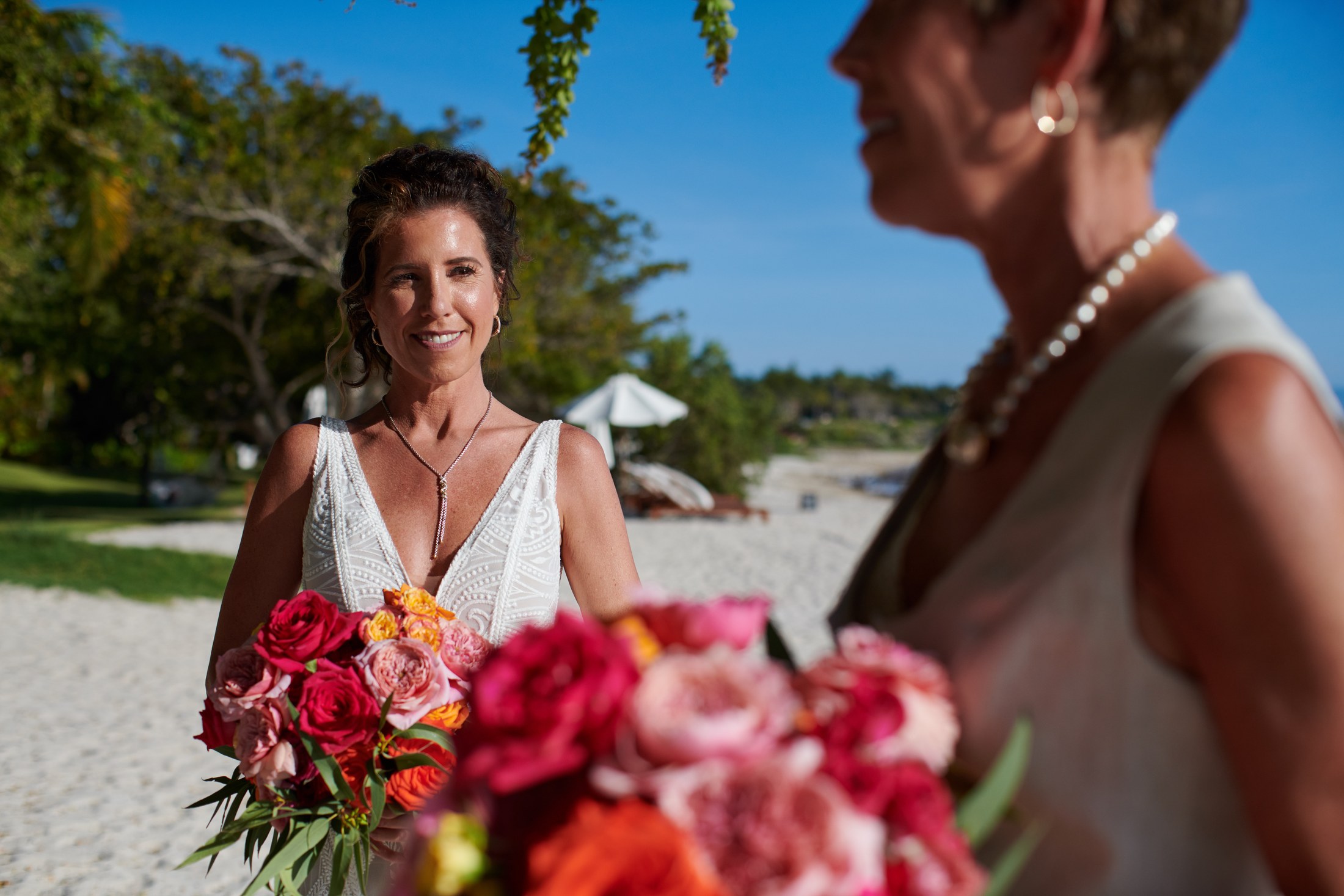 Ceremonia de boda entre mujeres en la playa del St. Regis Punta Mita — Michelle & Marina — foto 126