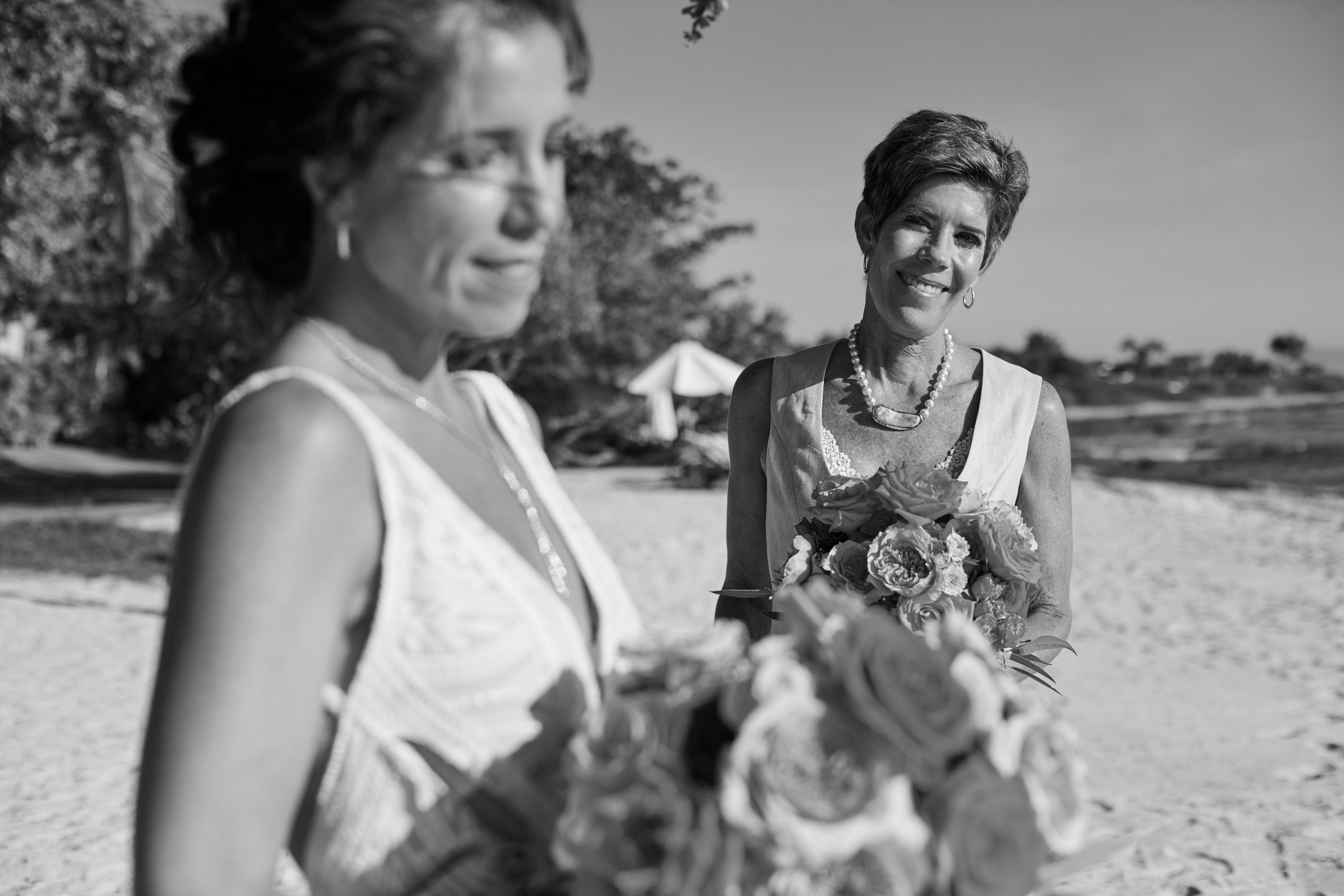Ceremonia de boda entre mujeres en la playa del St. Regis Punta Mita — Michelle & Marina — foto 129