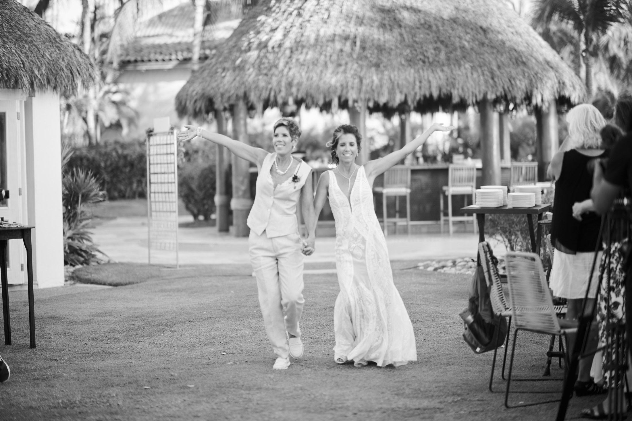 Ceremonia de boda entre mujeres en la playa del St. Regis Punta Mita — Michelle & Marina — foto 183