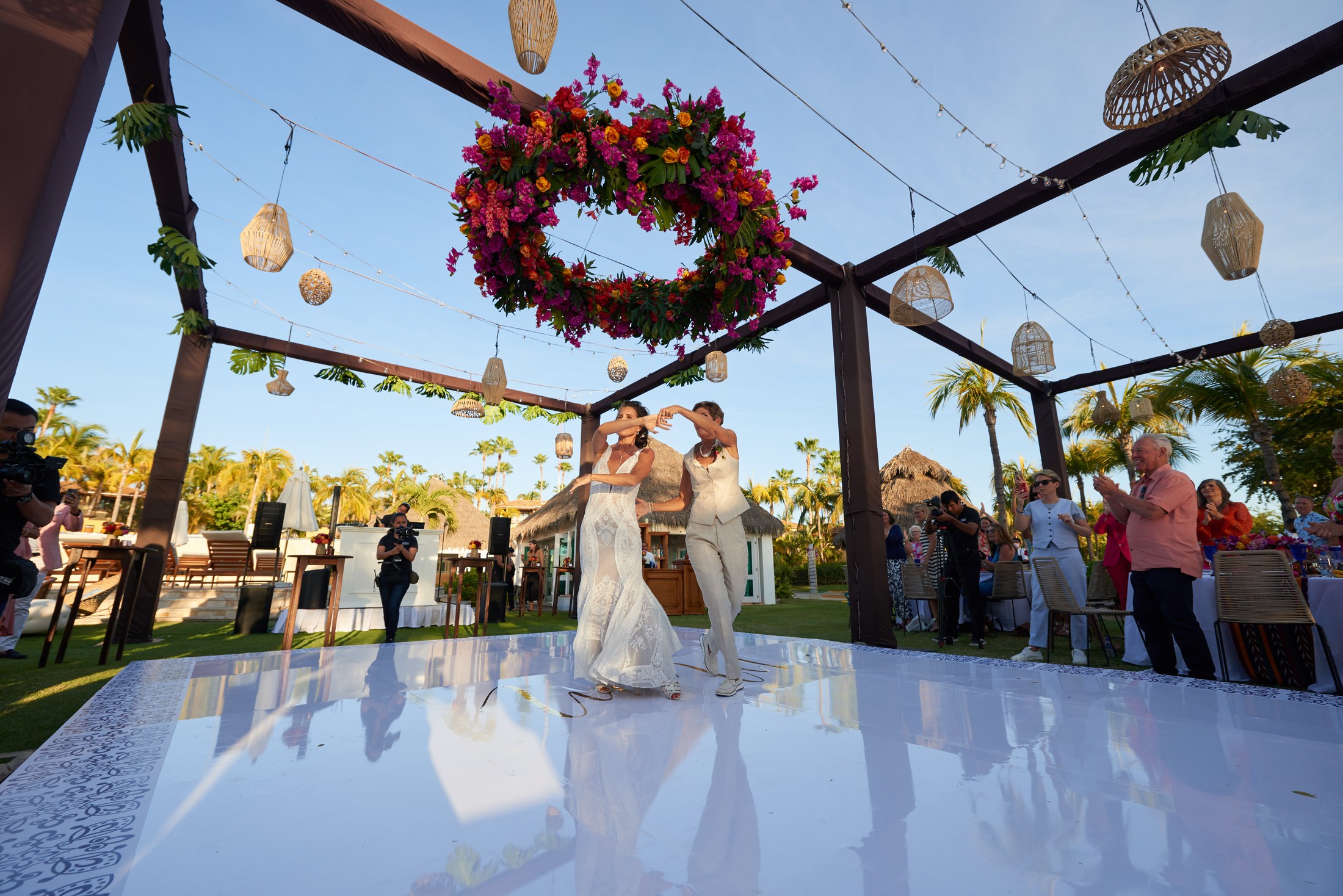 Ceremonia de boda entre mujeres en la playa del St. Regis Punta Mita — Michelle & Marina — foto 184