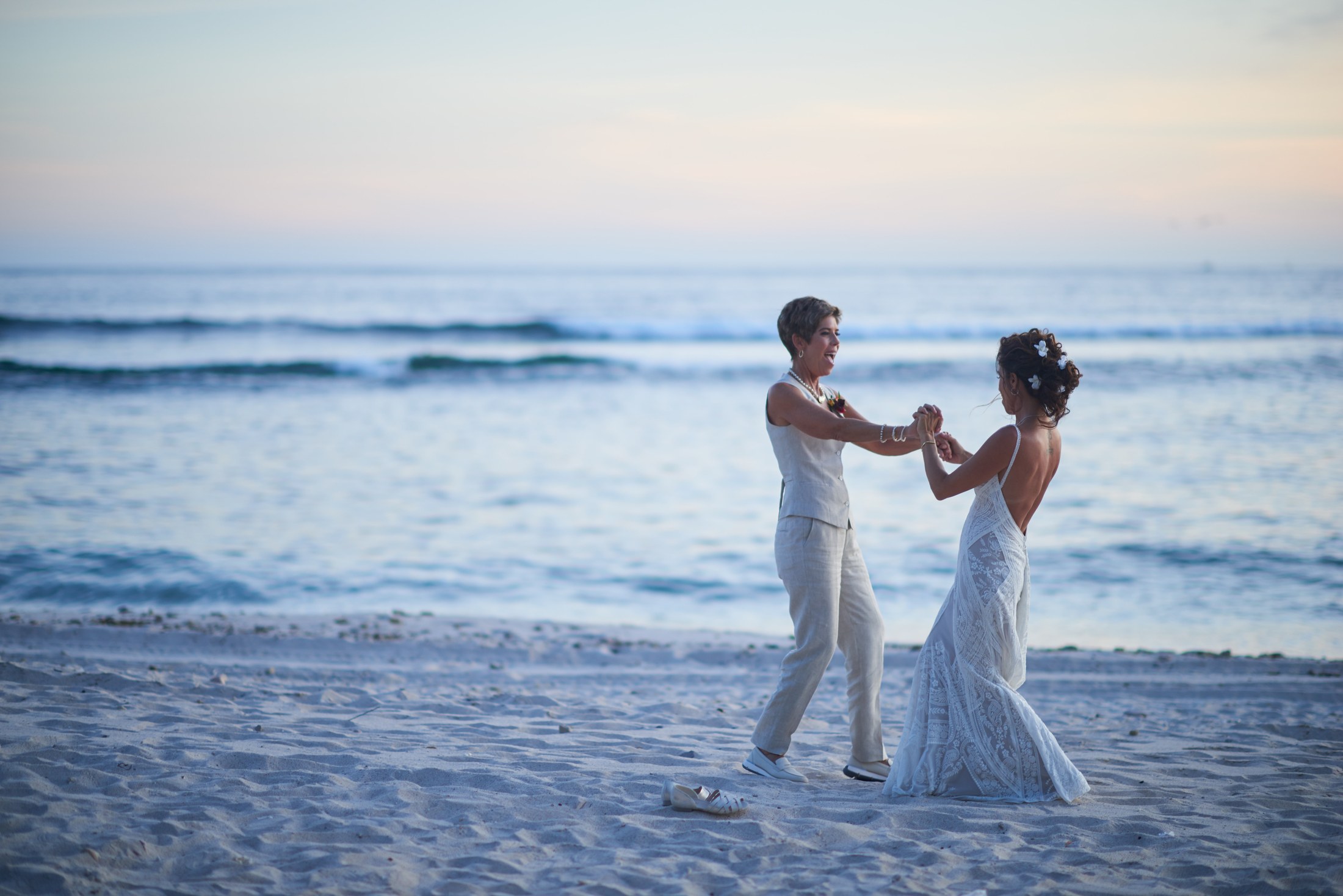 Ceremonia de boda entre mujeres en la playa del St. Regis Punta Mita — Michelle & Marina — foto 206