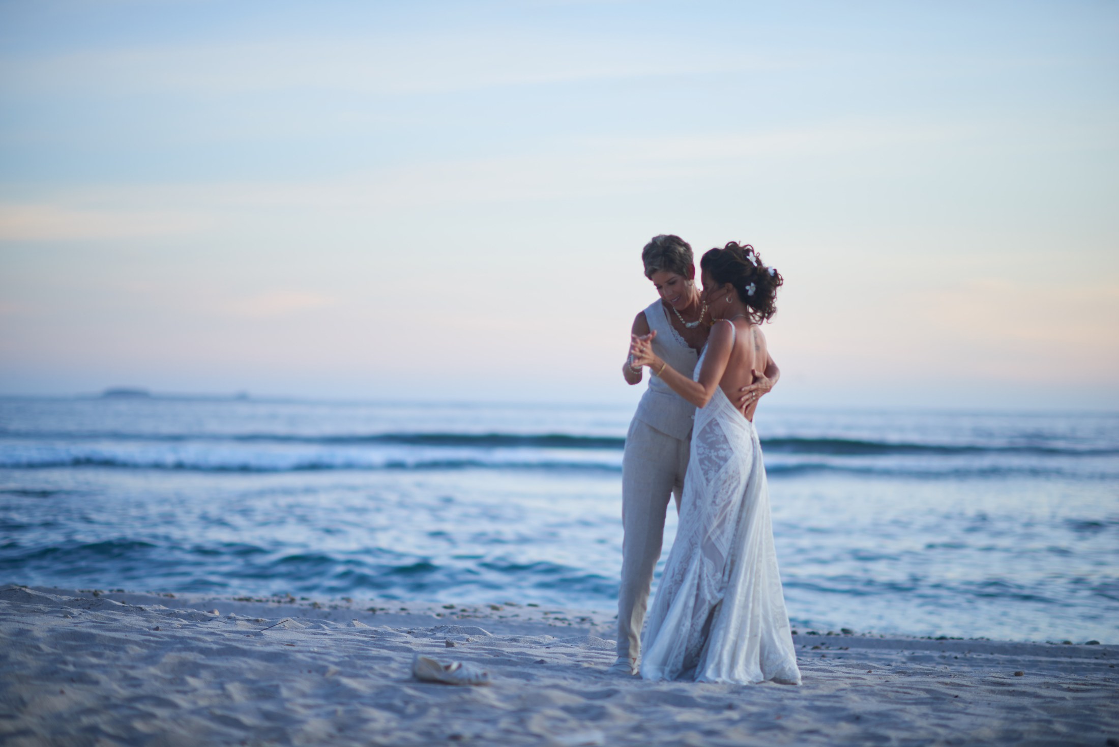 Ceremonia de boda entre mujeres en la playa del St. Regis Punta Mita — Michelle & Marina — foto 207