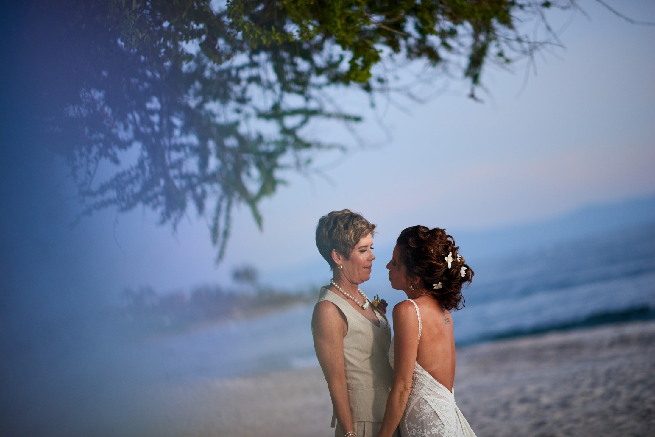 Fiesta de boda LGBTQ+ en el Astor Ballroom, St. Regis Punta Mita — Michelle & Marina — foto 3