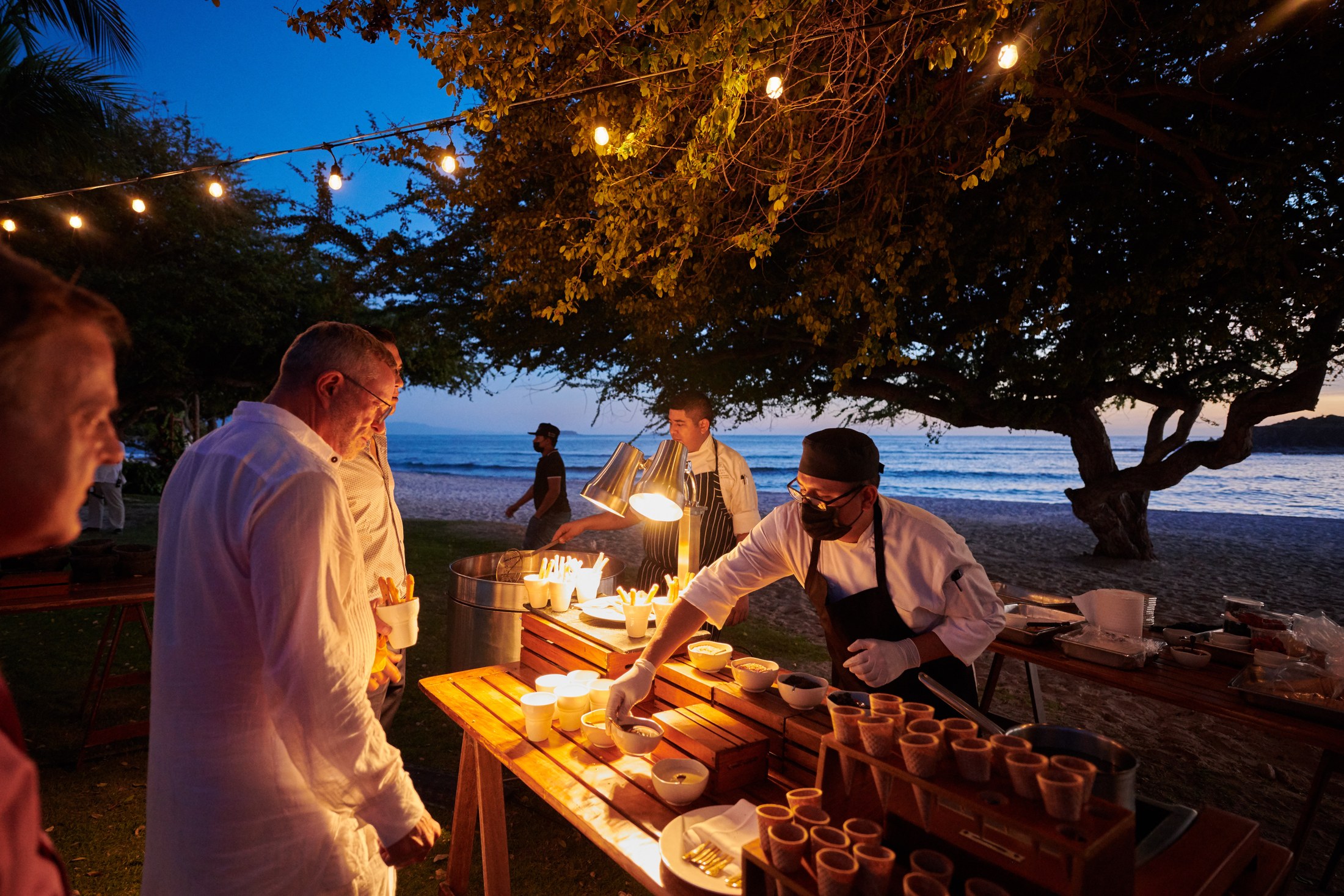 Fiesta de boda LGBTQ+ en el Astor Ballroom, St. Regis Punta Mita — Michelle & Marina — foto 8