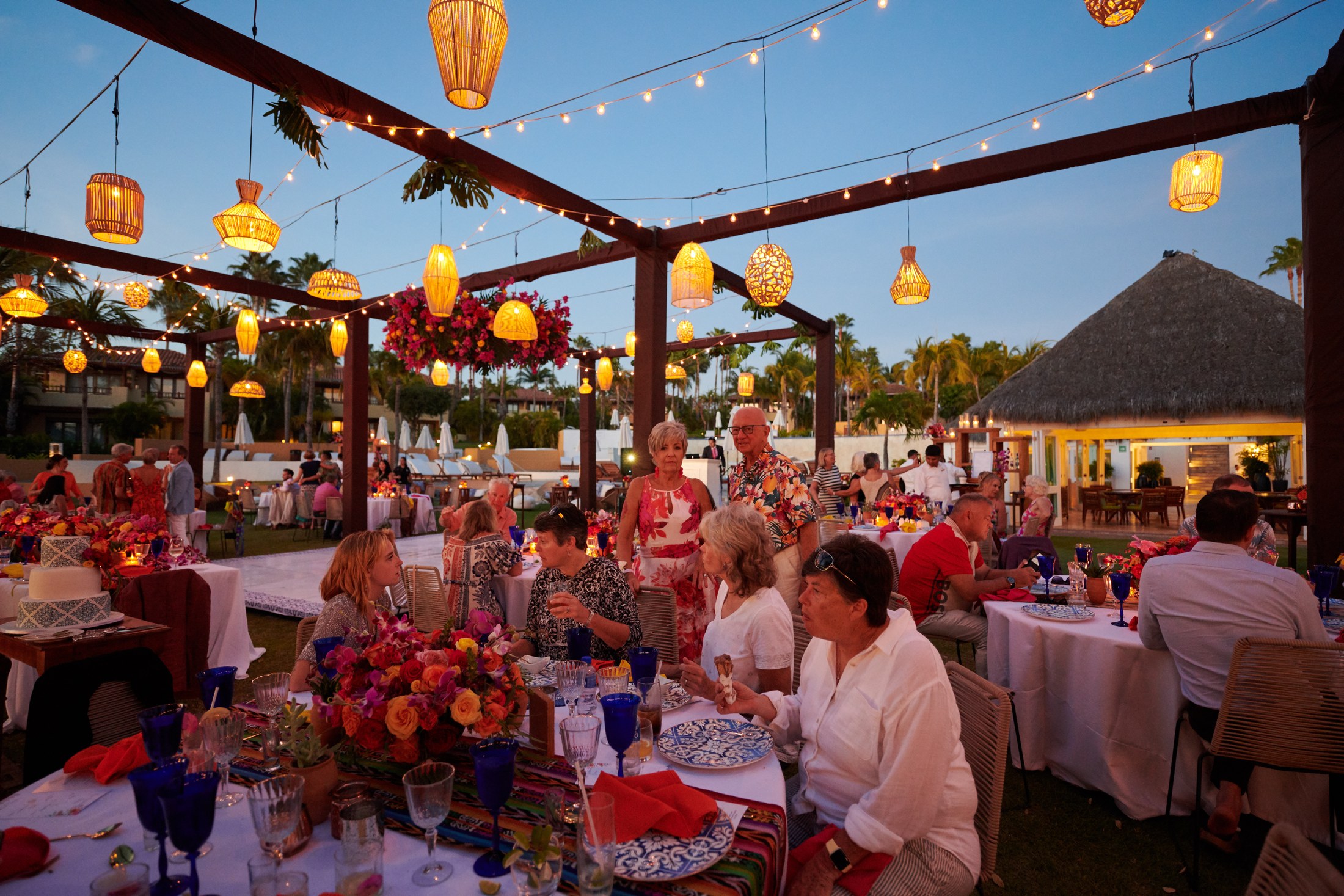 Fiesta de boda LGBTQ+ en el Astor Ballroom, St. Regis Punta Mita — Michelle & Marina — foto 9