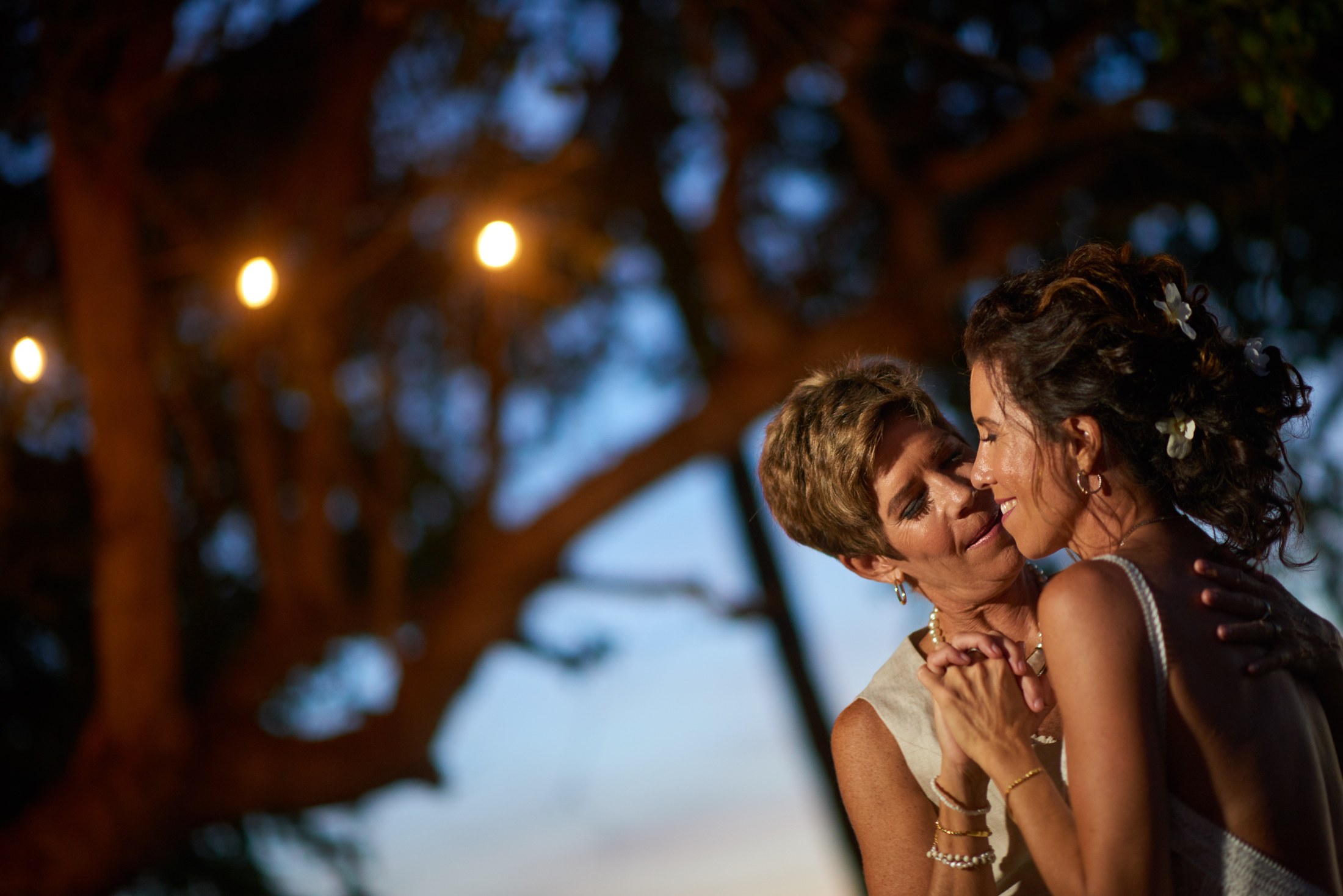 Fiesta de boda LGBTQ+ en el Astor Ballroom, St. Regis Punta Mita — Michelle & Marina — foto 15