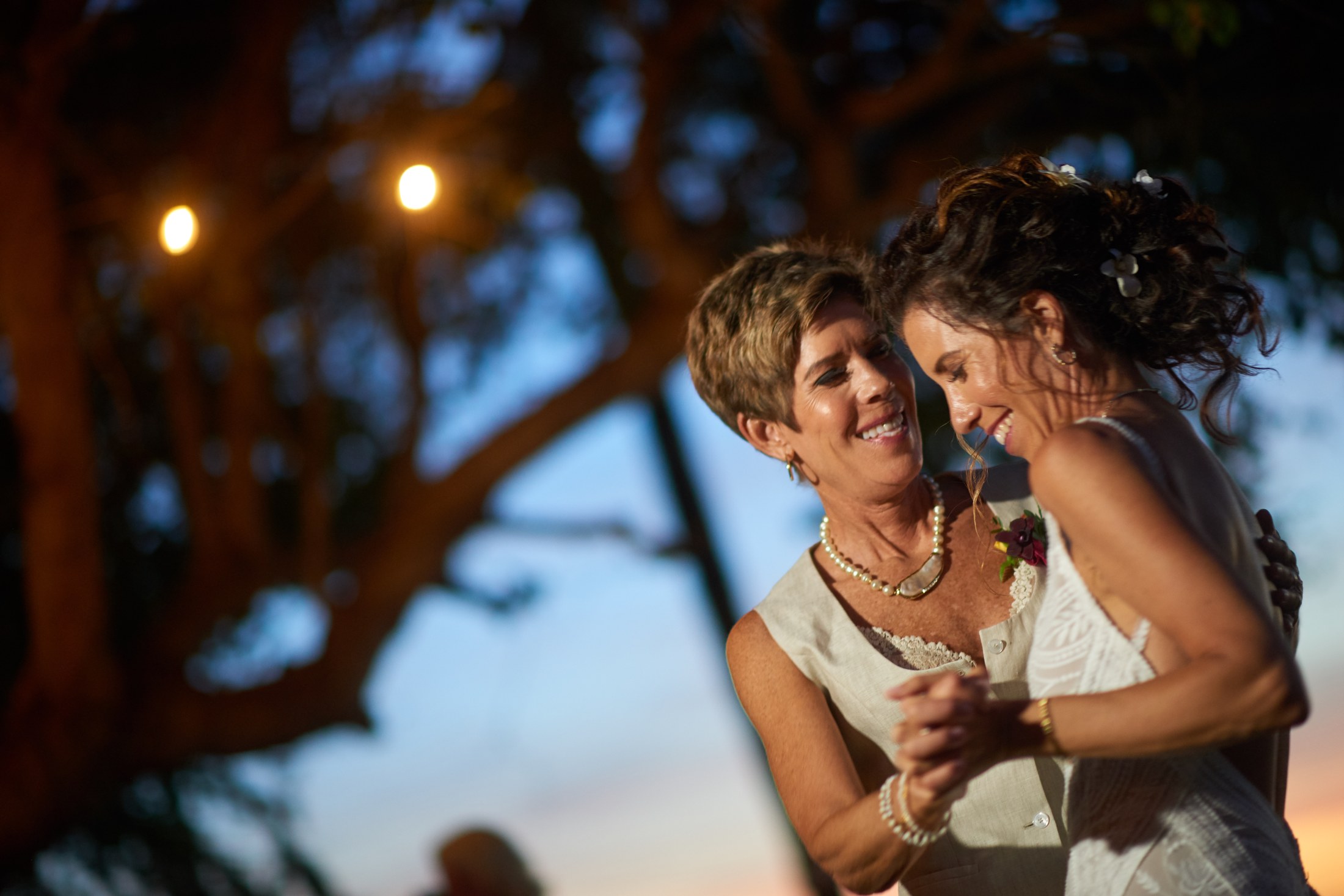 Fiesta de boda LGBTQ+ en el Astor Ballroom, St. Regis Punta Mita — Michelle & Marina — foto 16