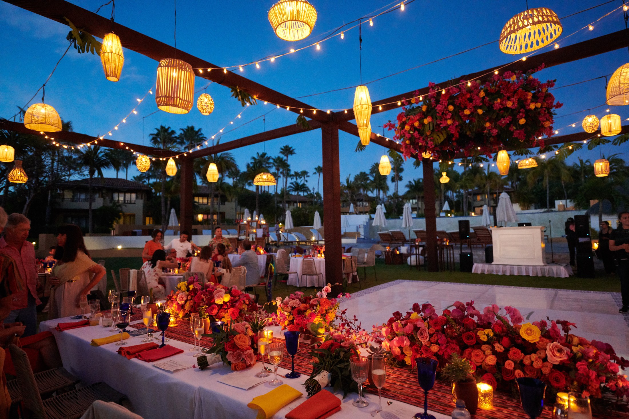 Fiesta de boda LGBTQ+ en el Astor Ballroom, St. Regis Punta Mita — Michelle & Marina — foto 18