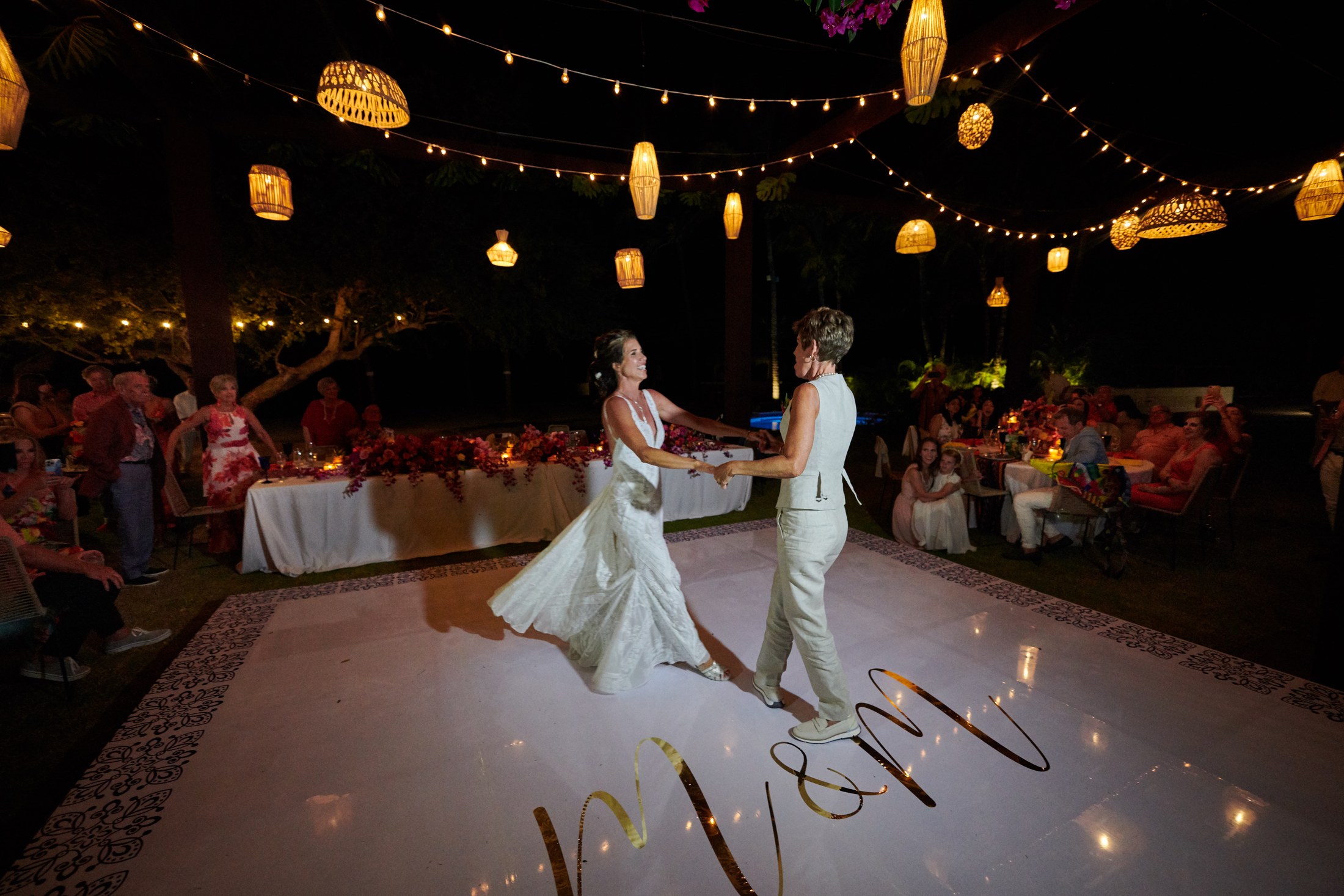 Fiesta de boda LGBTQ+ en el Astor Ballroom, St. Regis Punta Mita — Michelle & Marina — foto 65