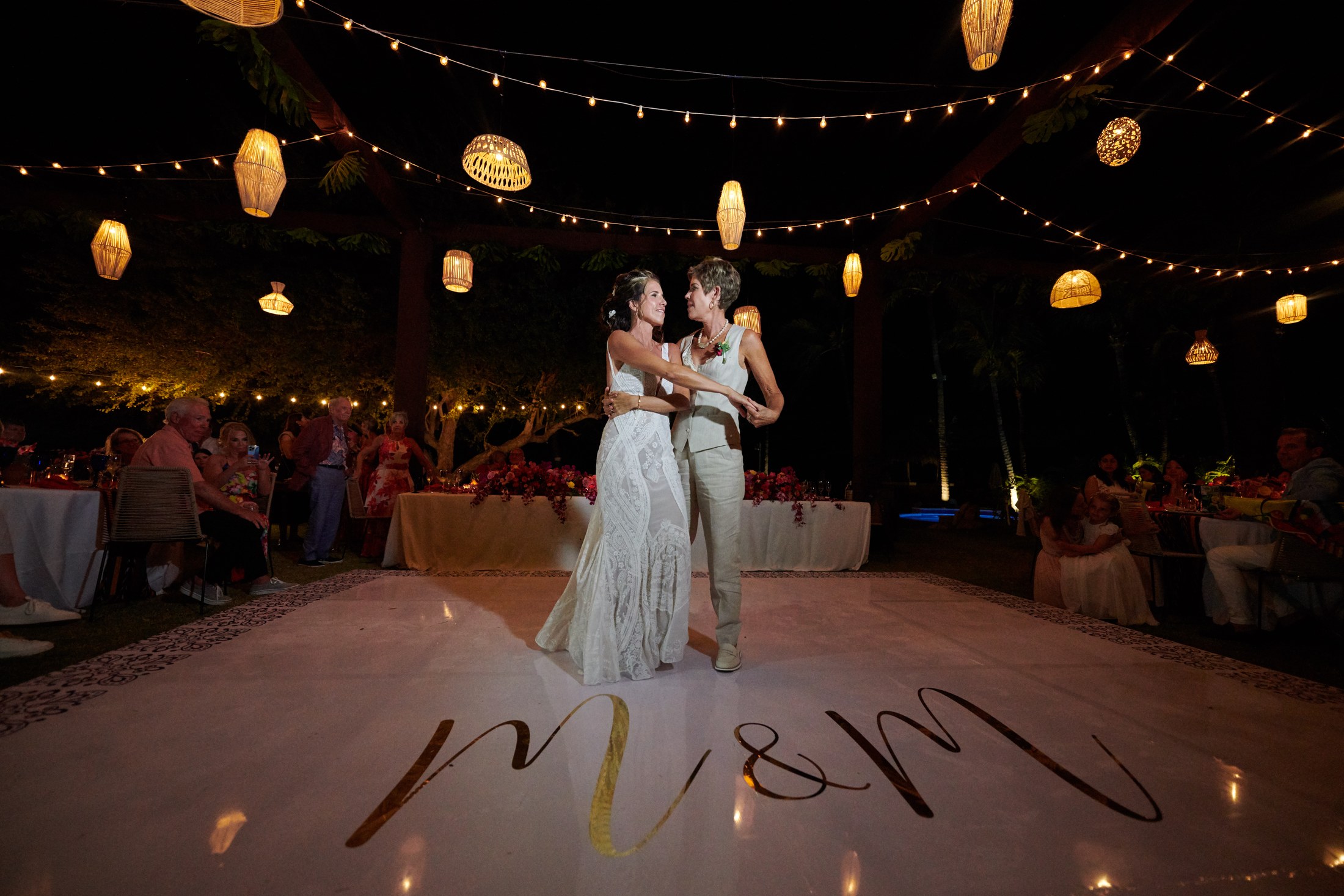 Fiesta de boda LGBTQ+ en el Astor Ballroom, St. Regis Punta Mita — Michelle & Marina — foto 66