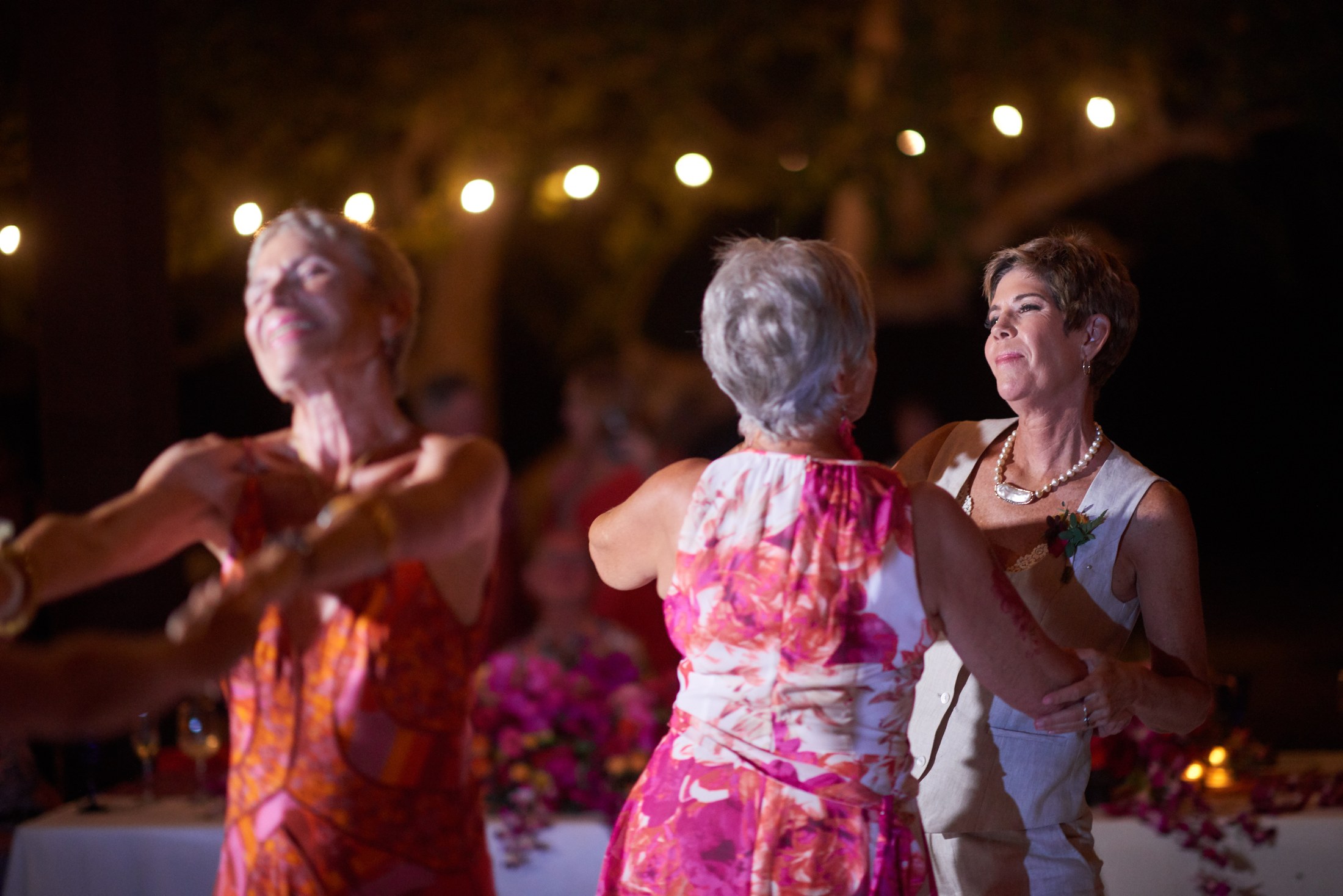 Fiesta de boda LGBTQ+ en el Astor Ballroom, St. Regis Punta Mita — Michelle & Marina — foto 79