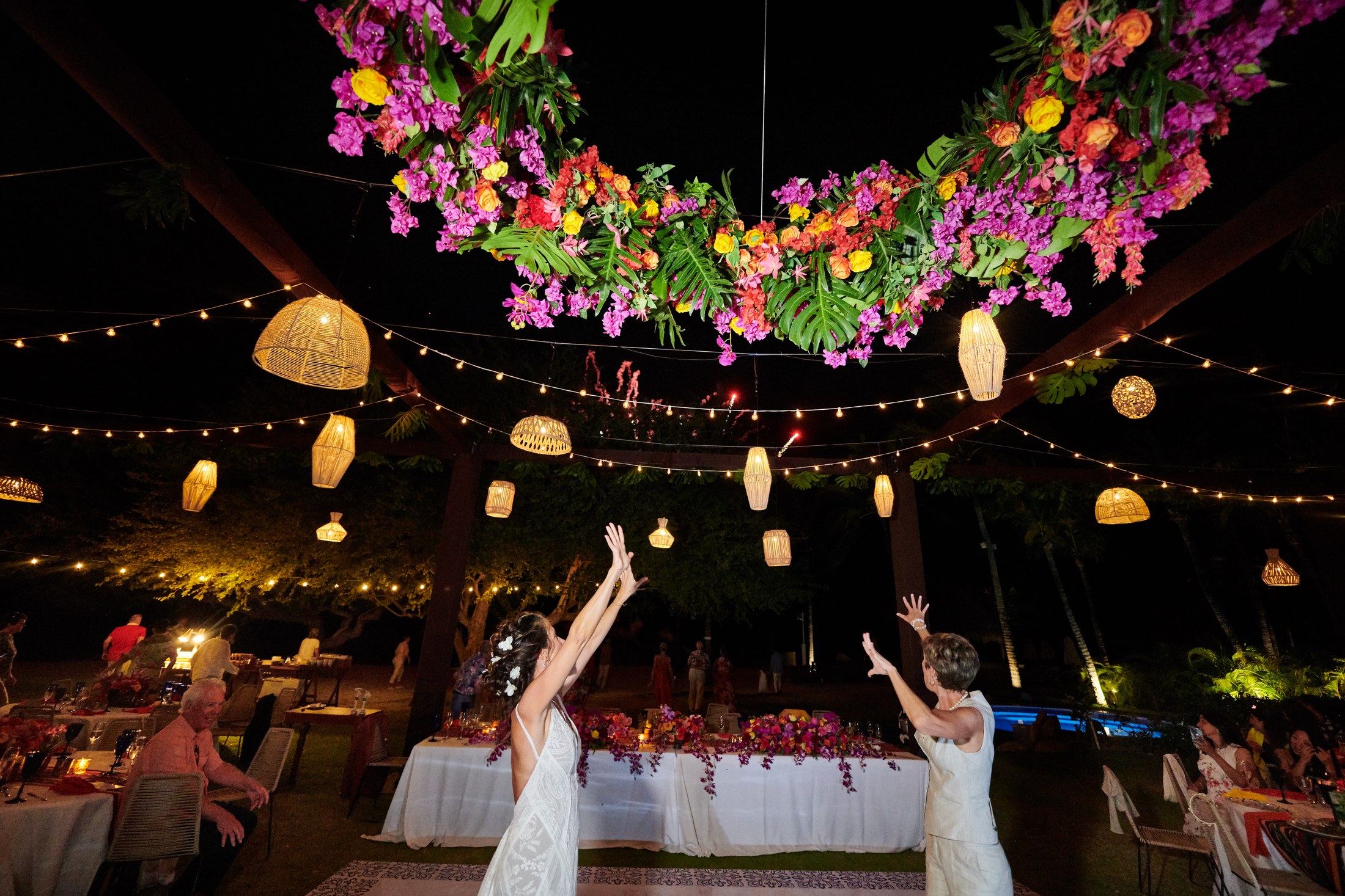 Fiesta de boda LGBTQ+ en el Astor Ballroom, St. Regis Punta Mita — Michelle & Marina — foto 84