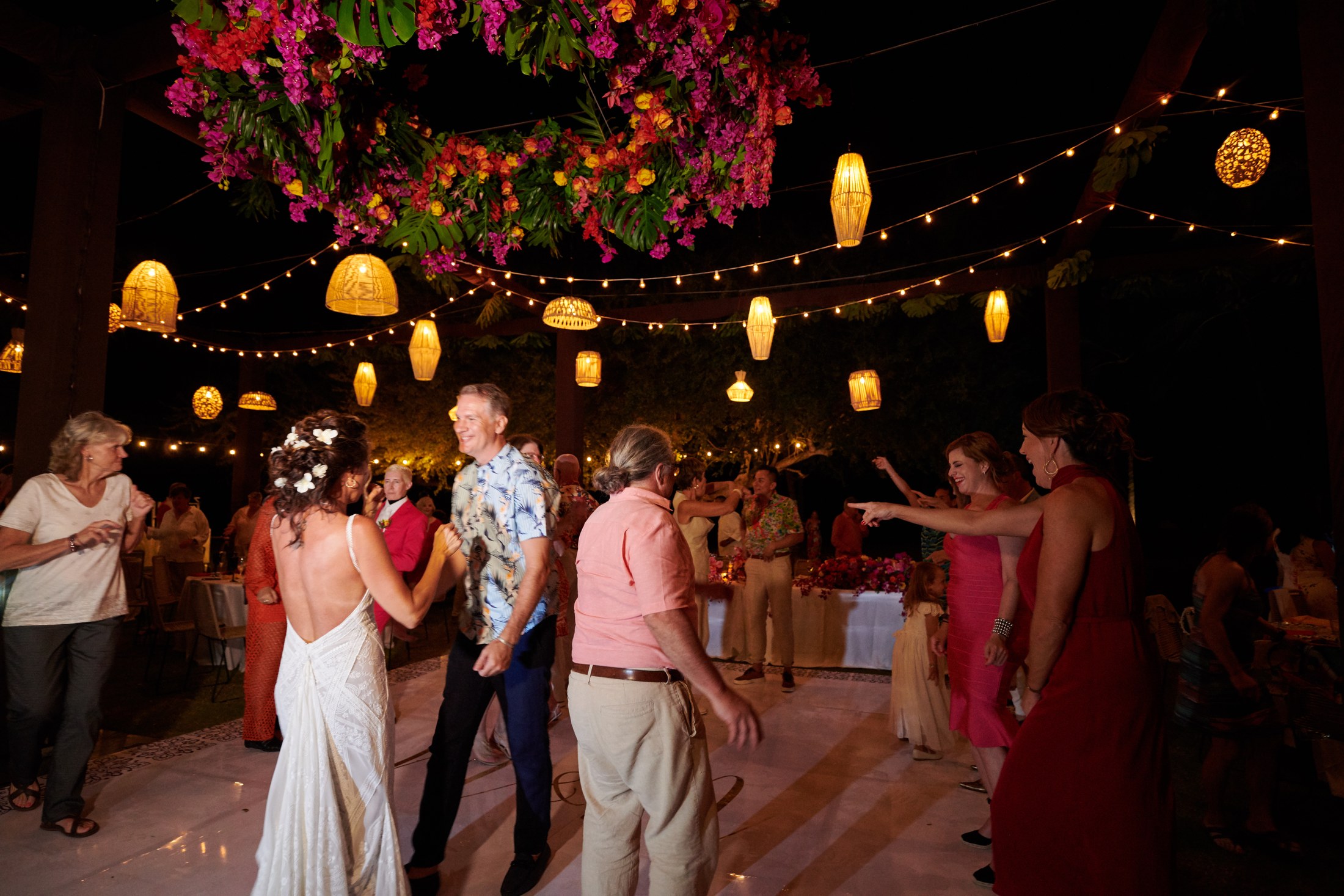 Fiesta de boda LGBTQ+ en el Astor Ballroom, St. Regis Punta Mita — Michelle & Marina — foto 90