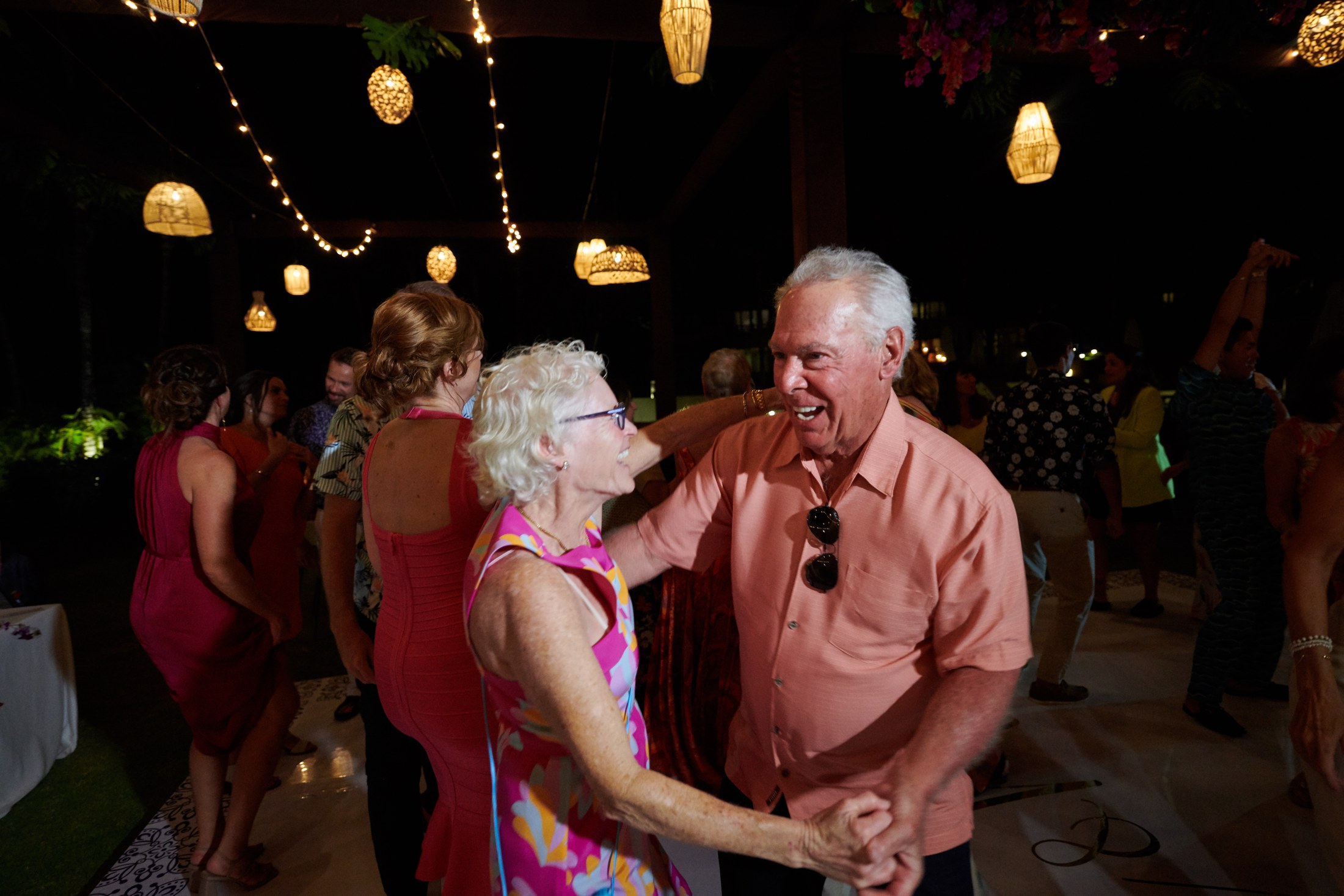 Fiesta de boda LGBTQ+ en el Astor Ballroom, St. Regis Punta Mita — Michelle & Marina — foto 109