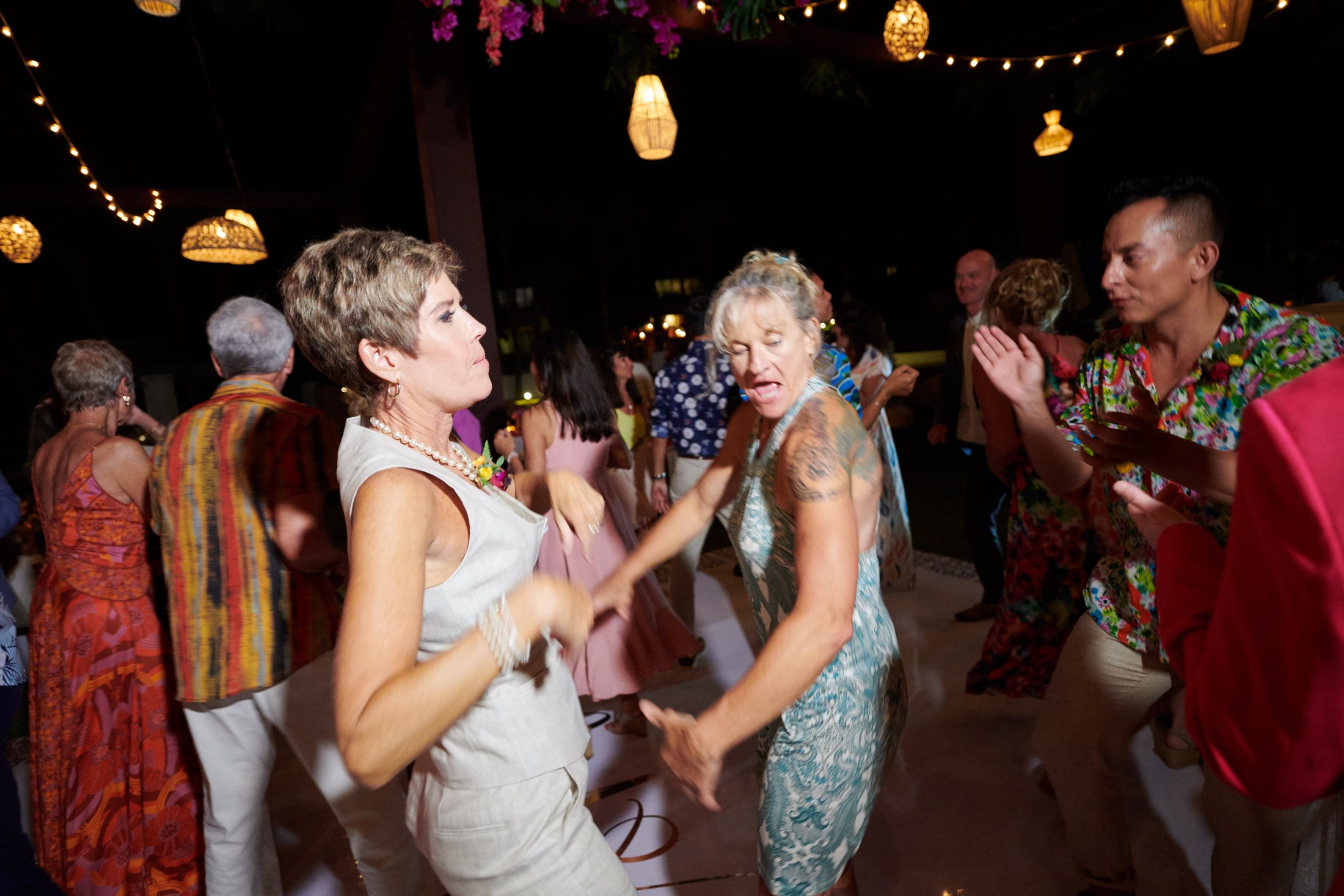 Fiesta de boda LGBTQ+ en el Astor Ballroom, St. Regis Punta Mita — Michelle & Marina — foto 110