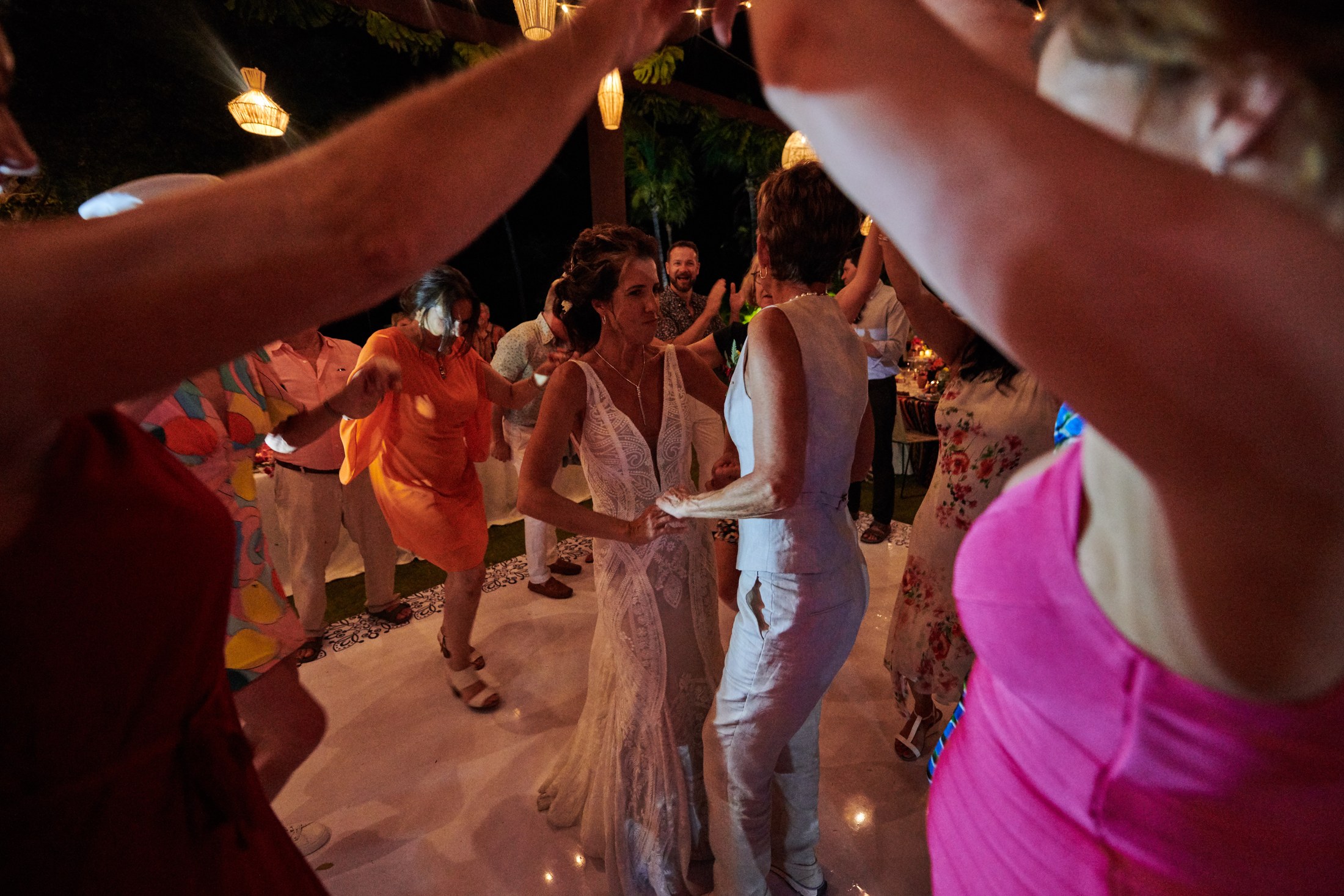 Fiesta de boda LGBTQ+ en el Astor Ballroom, St. Regis Punta Mita — Michelle & Marina — foto 132