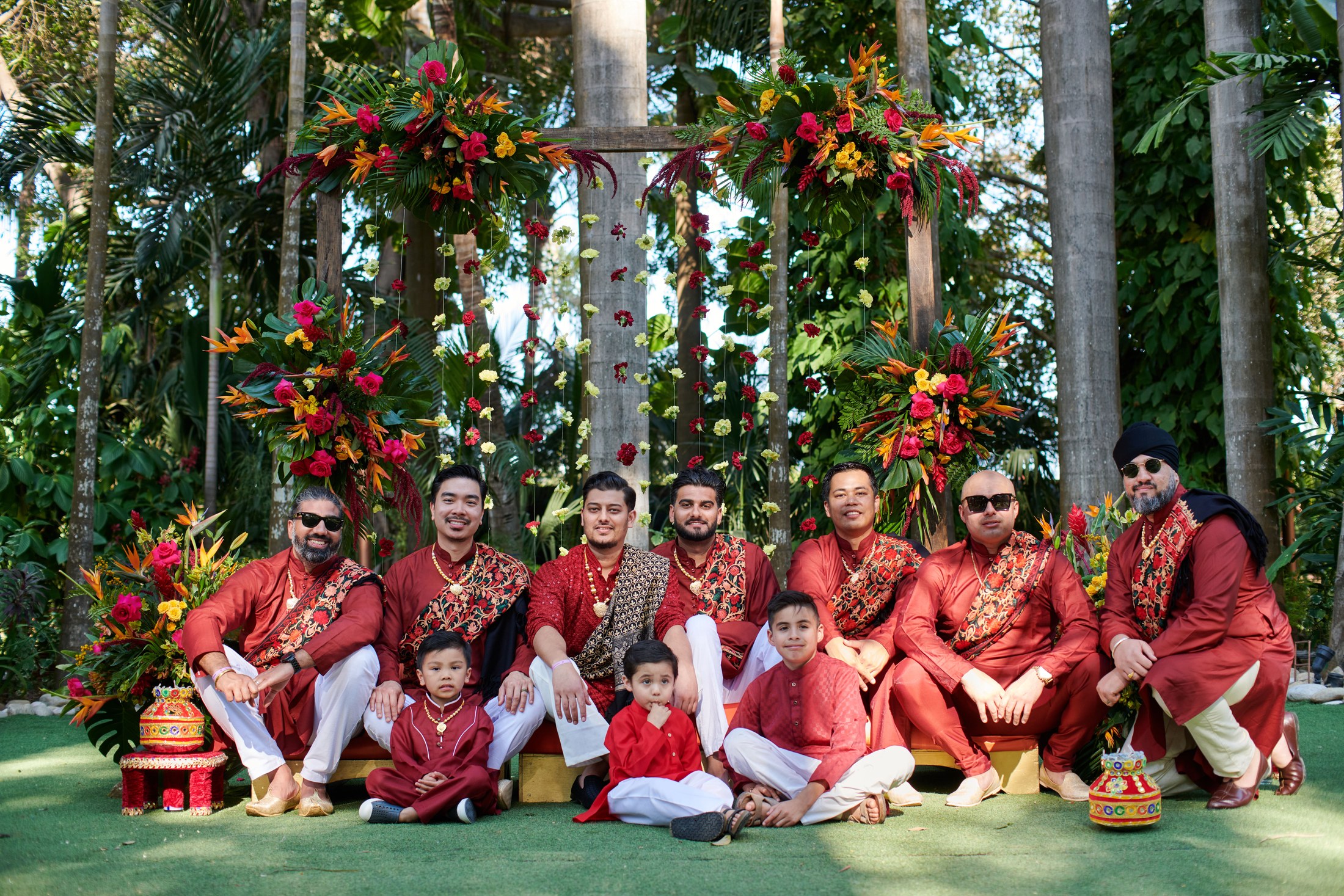 Noche de mehndi y jaggo punyabí en un jardín de Puerto Vallarta — Raj & Jocelyn — photo 4