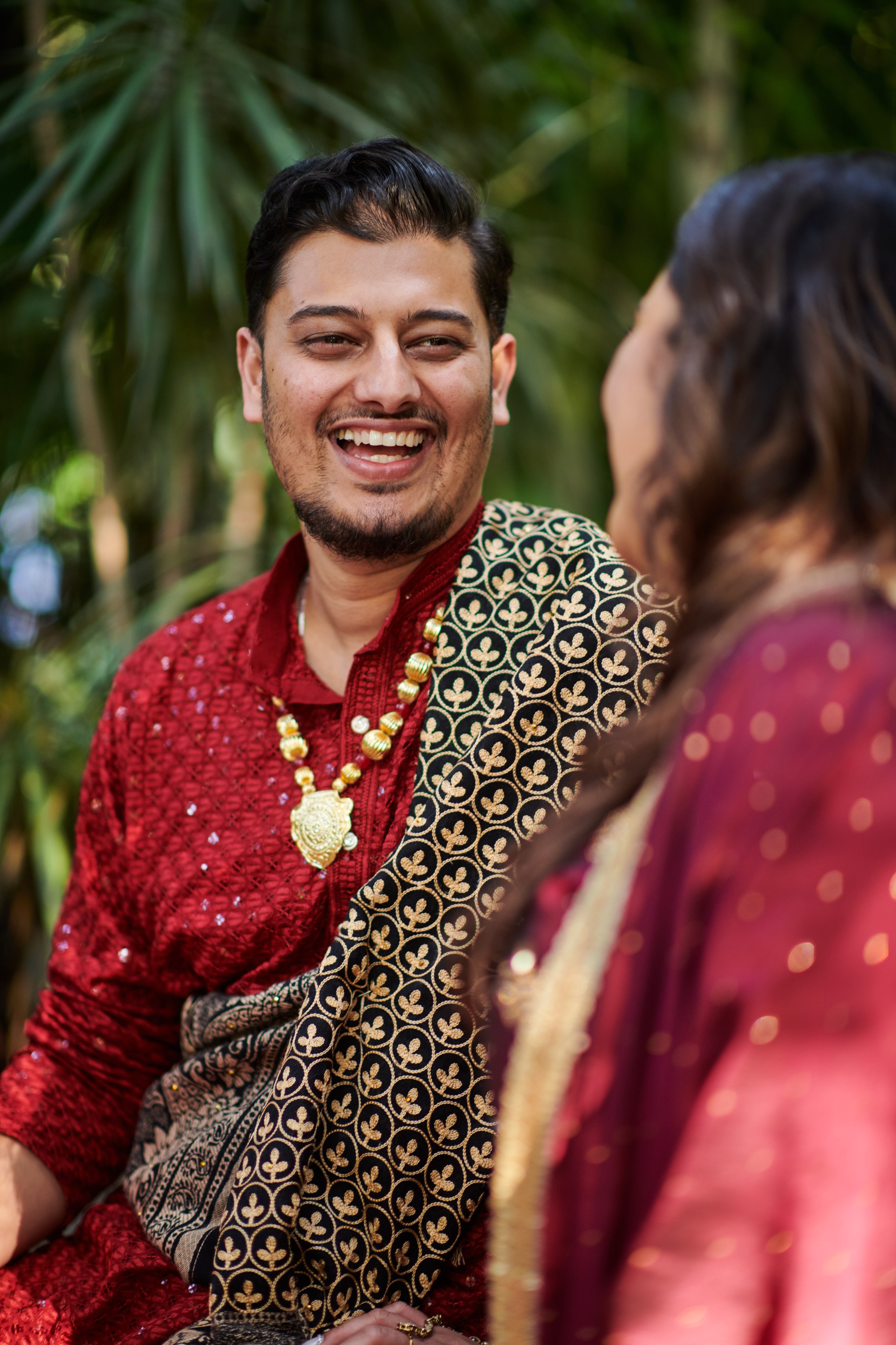Noche de mehndi y jaggo punyabí en un jardín de Puerto Vallarta — Raj & Jocelyn — photo 11