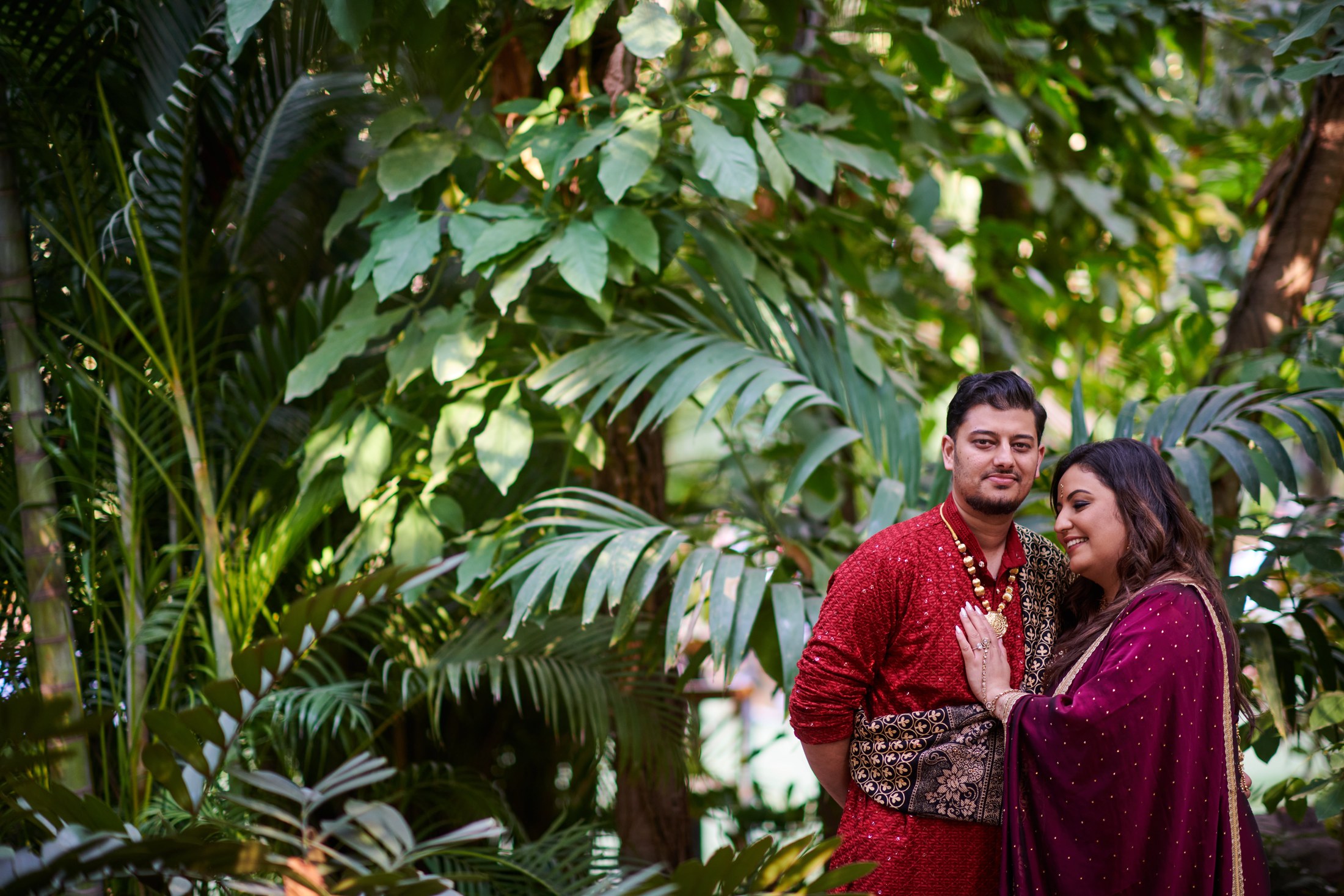 Noche de mehndi y jaggo punyabí en un jardín de Puerto Vallarta — Raj & Jocelyn — photo 13