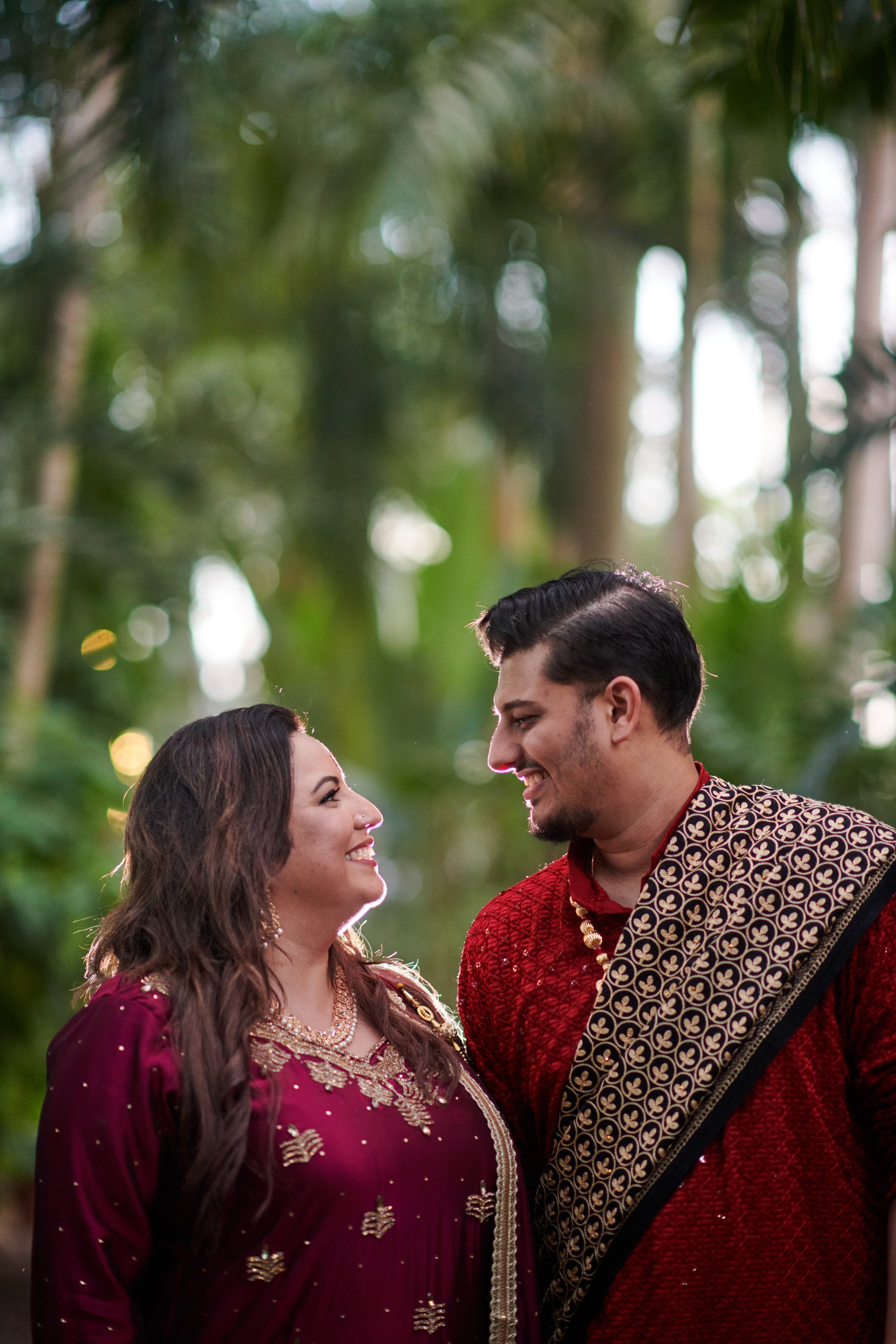 Noche de mehndi y jaggo punyabí en un jardín de Puerto Vallarta — Raj & Jocelyn — photo 55