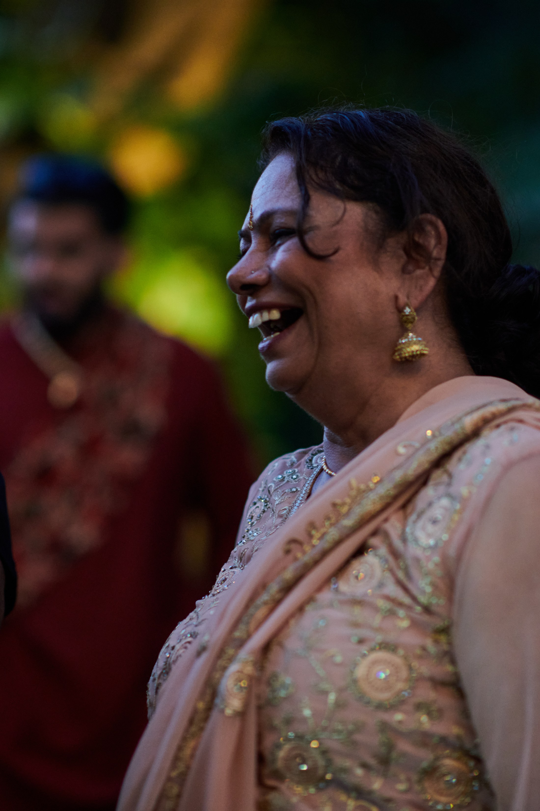Noche de mehndi y jaggo punyabí en un jardín de Puerto Vallarta — Raj & Jocelyn — photo 60