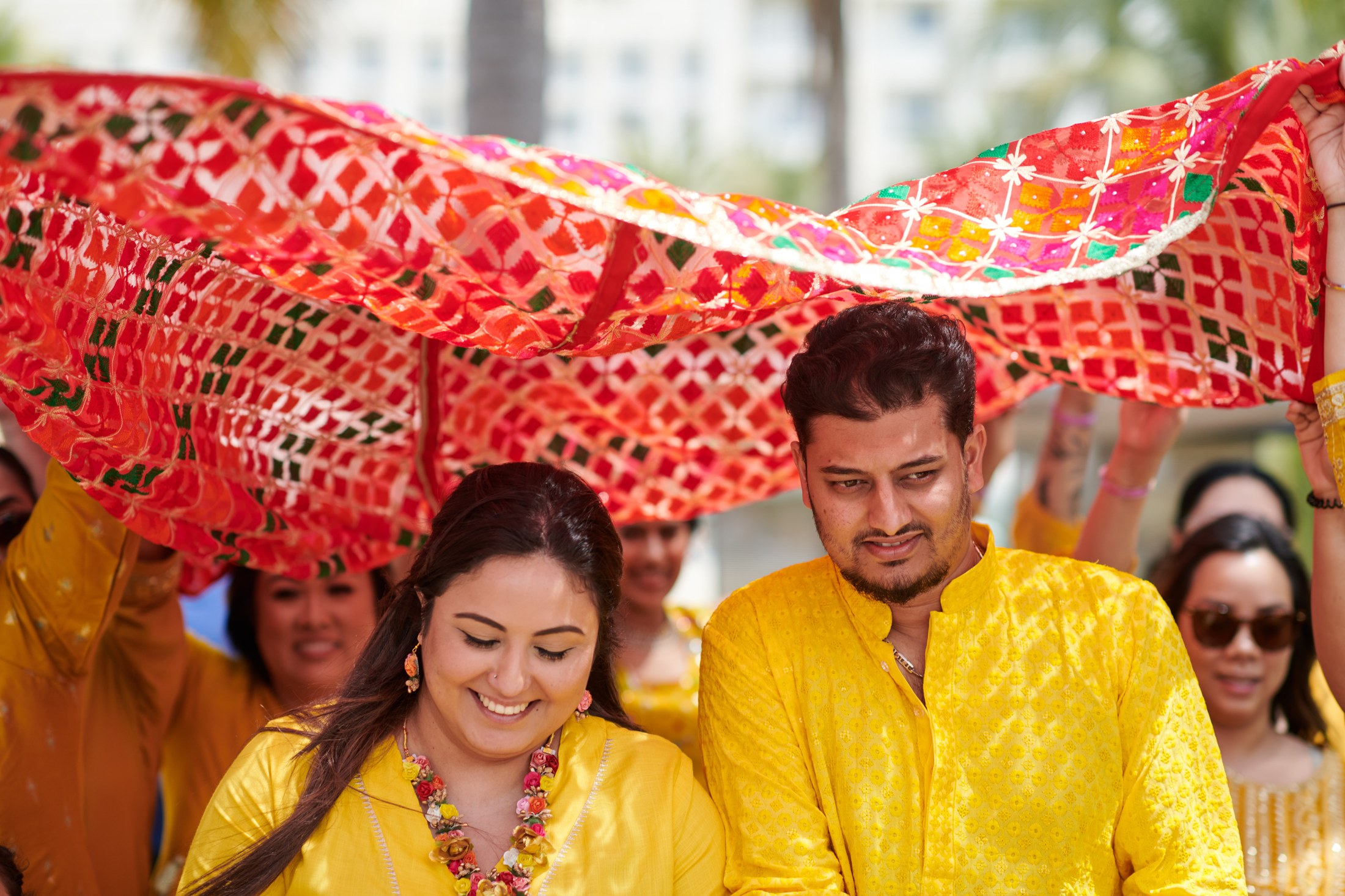 Ceremonia de haldi en la playa, Puerto Vallarta — Raj & Jocelyn — photo 6