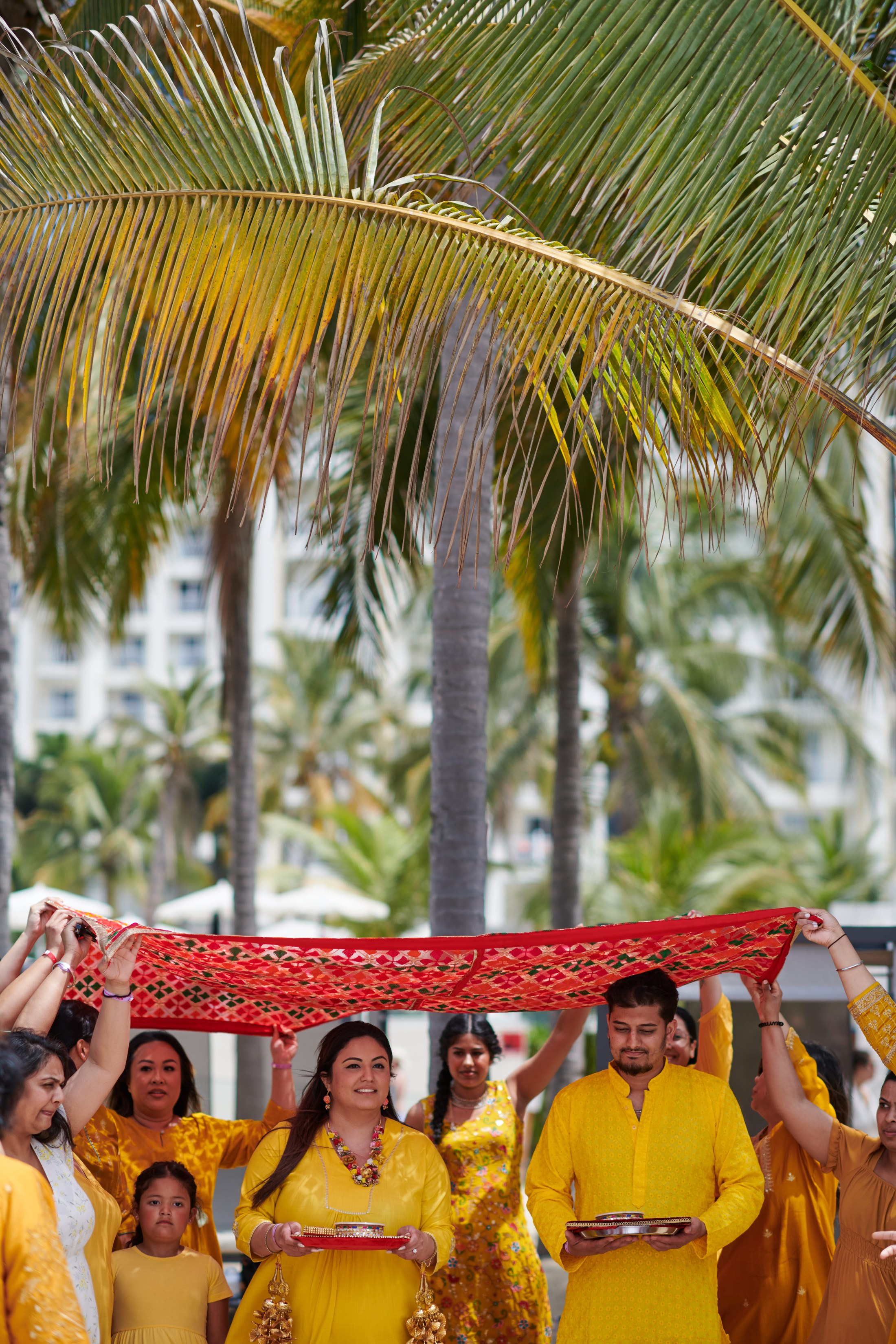 Ceremonia de haldi en la playa, Puerto Vallarta — Raj & Jocelyn — photo 8
