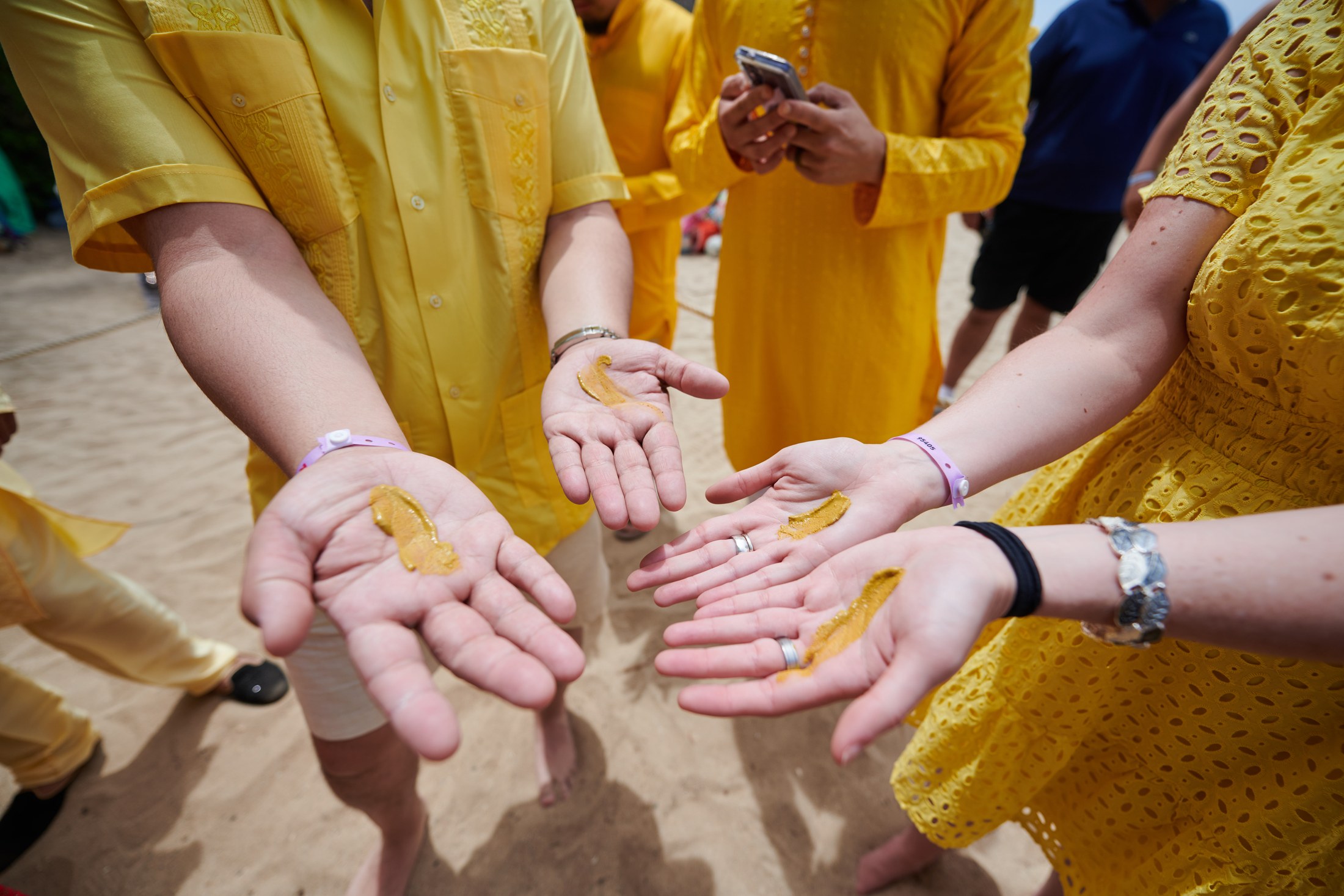 Ceremonia de haldi en la playa, Puerto Vallarta — Raj & Jocelyn — photo 14