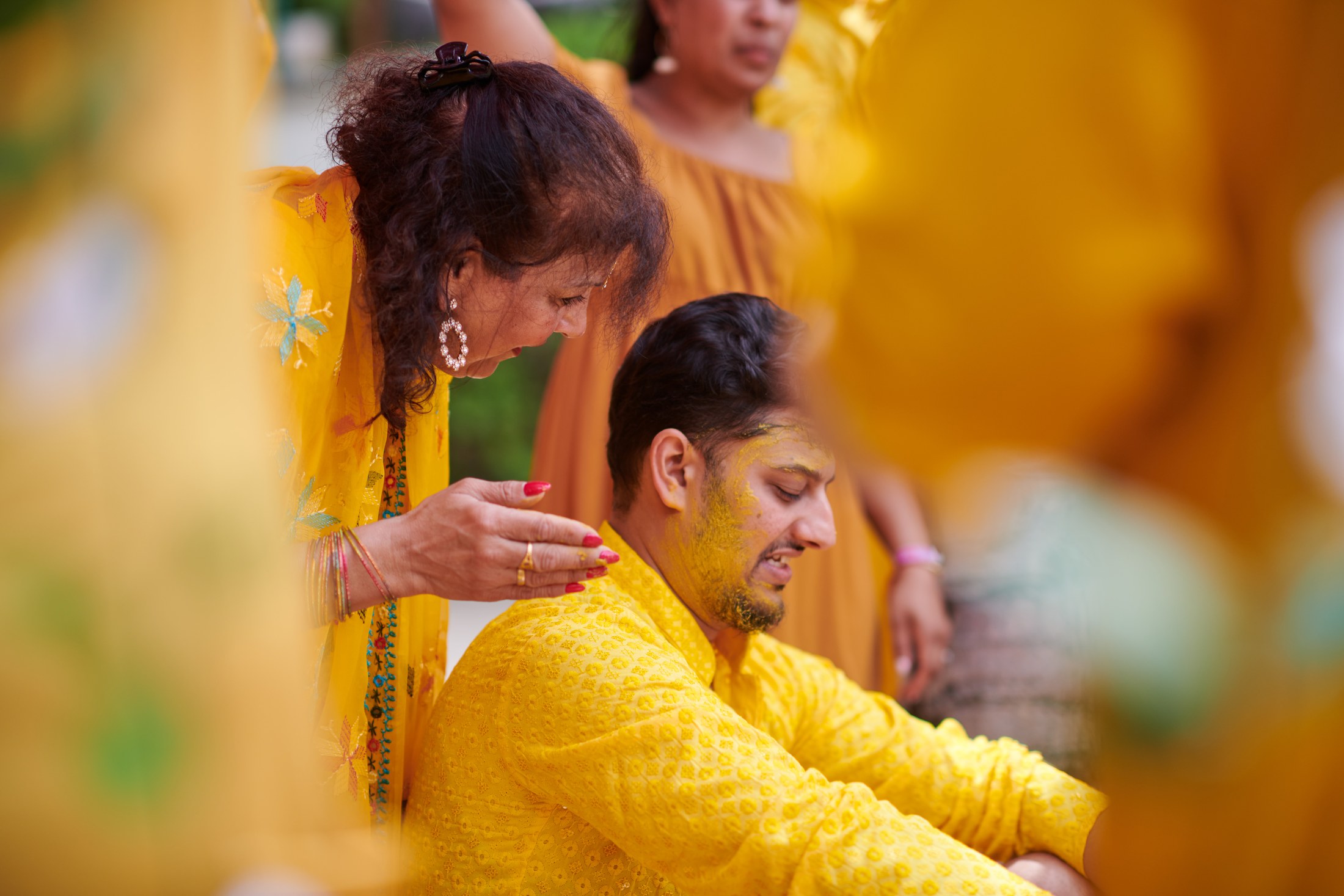 Ceremonia de haldi en la playa, Puerto Vallarta — Raj & Jocelyn — photo 17