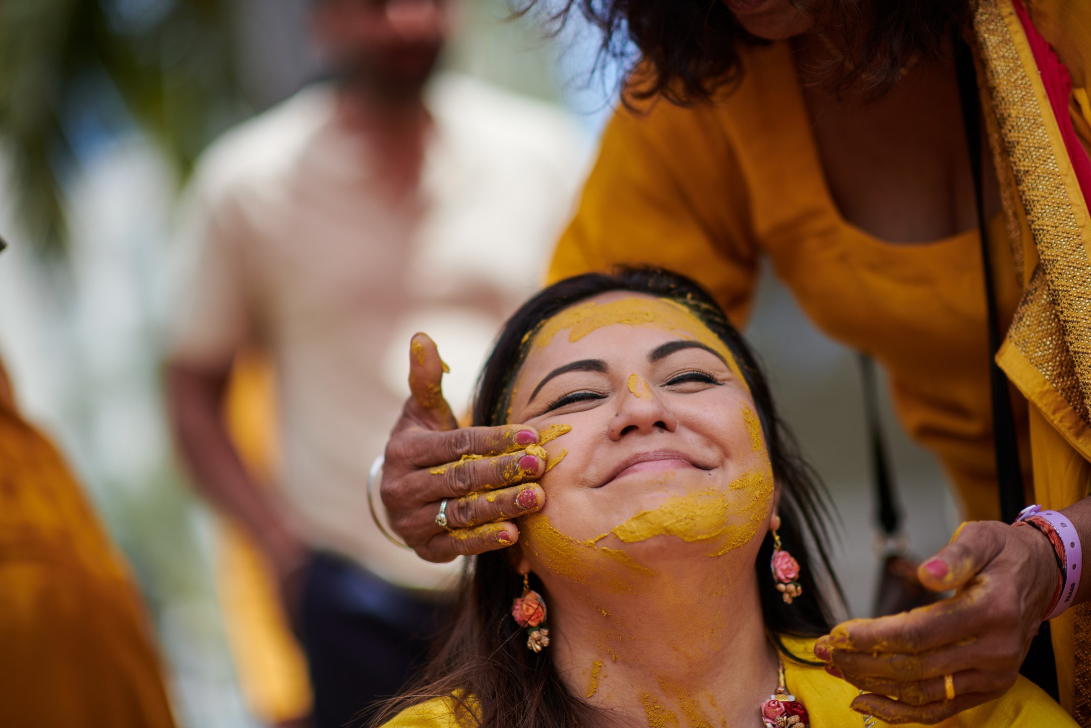 Ceremonia de haldi en la playa, Puerto Vallarta — Raj & Jocelyn — photo 20