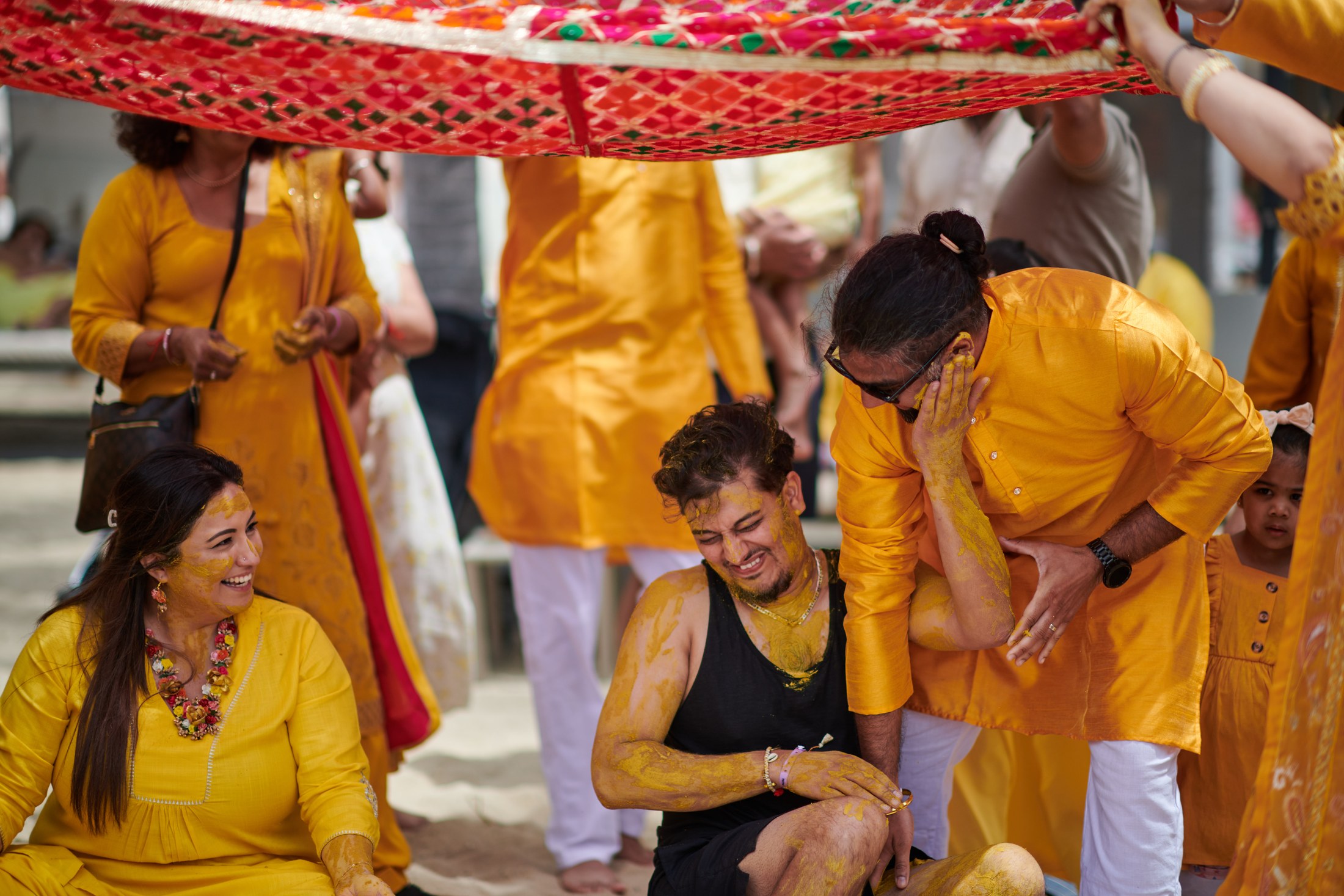 Ceremonia de haldi en la playa, Puerto Vallarta — Raj & Jocelyn — photo 32
