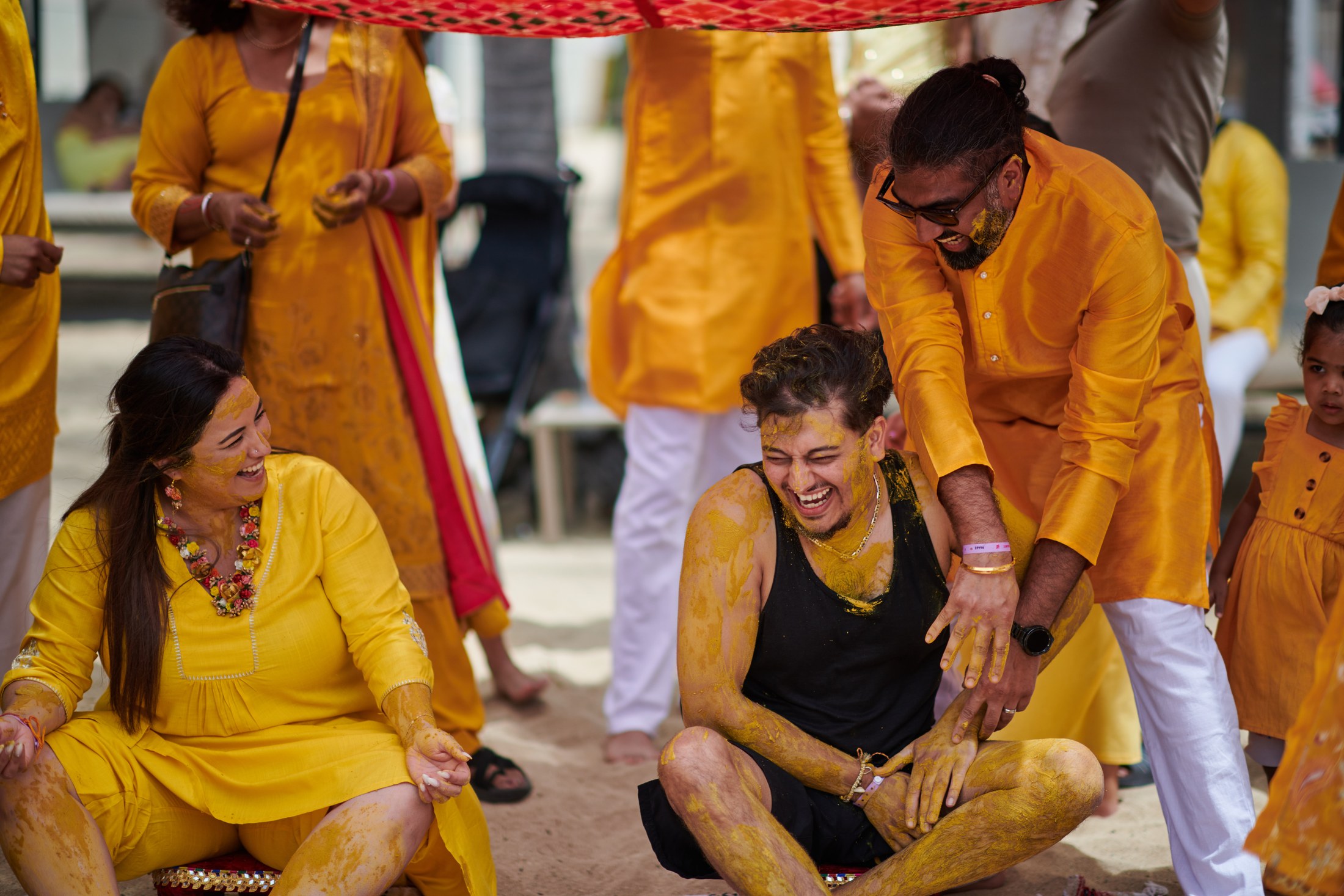 Ceremonia de haldi en la playa, Puerto Vallarta — Raj & Jocelyn — photo 33