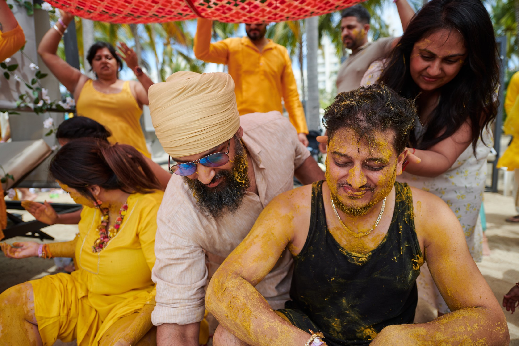 Ceremonia de haldi en la playa, Puerto Vallarta — Raj & Jocelyn — photo 47