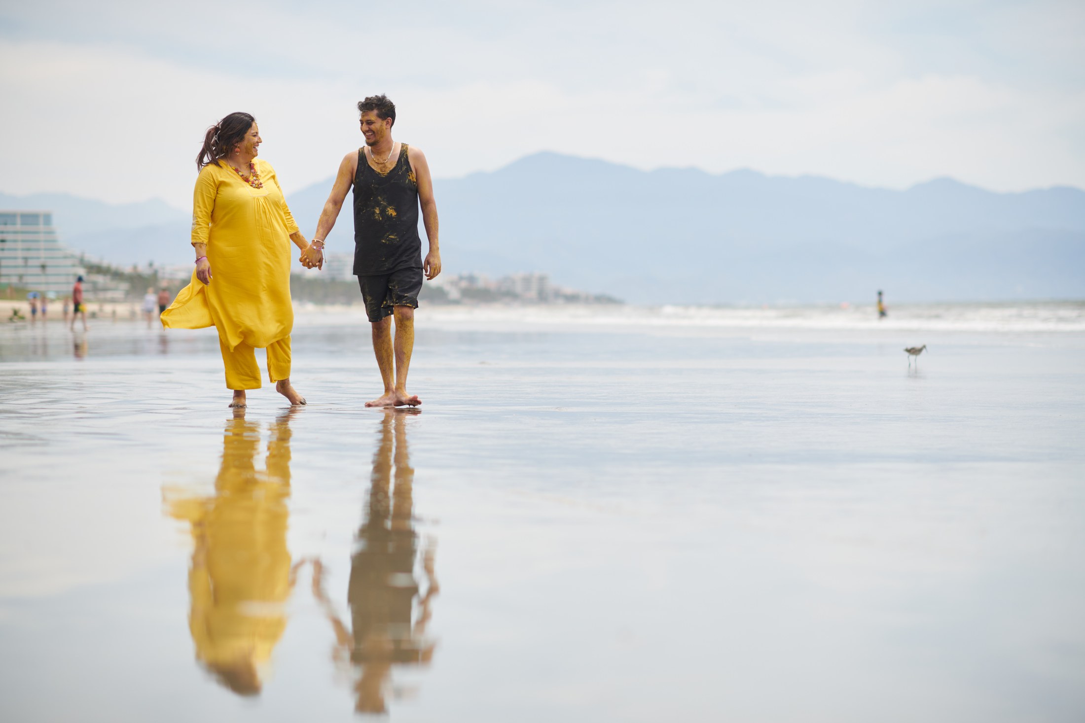 Ceremonia de haldi en la playa, Puerto Vallarta — Raj & Jocelyn — photo 64