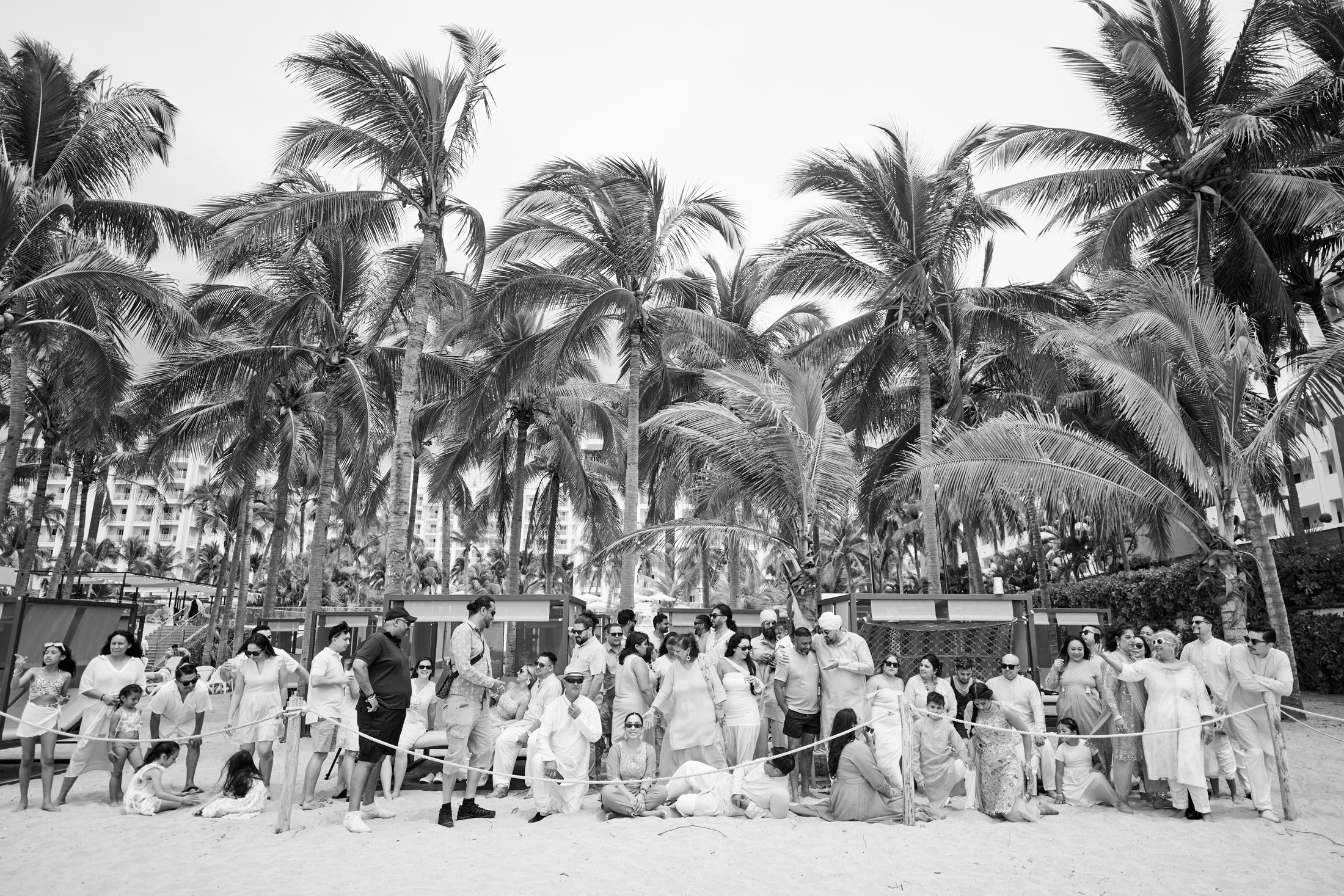 Ceremonia de haldi en la playa, Puerto Vallarta — Raj & Jocelyn — photo 67