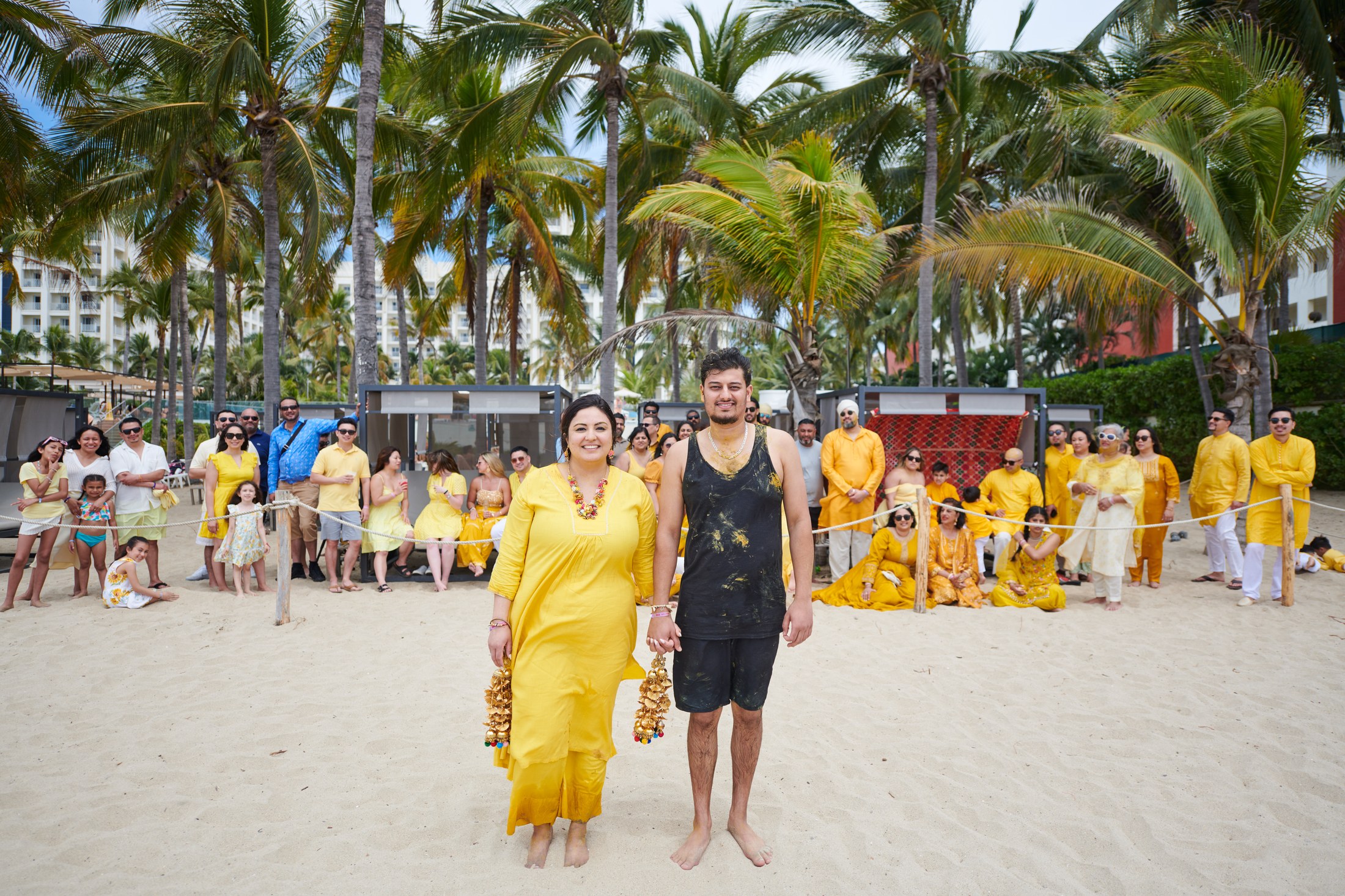 Ceremonia de haldi en la playa, Puerto Vallarta — Raj & Jocelyn — photo 68