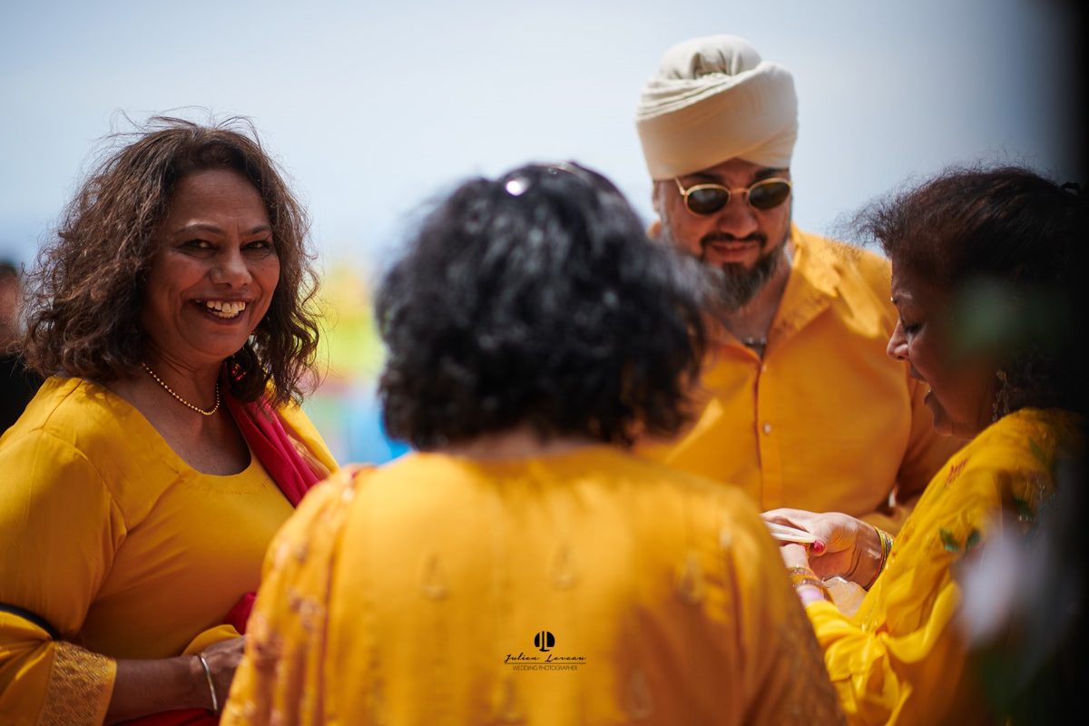 Ceremonia de haldi en la playa en Puerto Vallarta — Raj & Jocelyn — photo 1