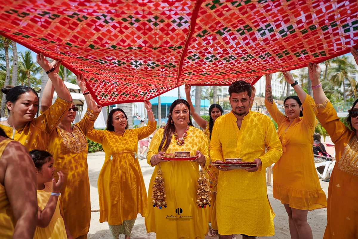 Ceremonia de haldi en la playa en Puerto Vallarta — Raj & Jocelyn — photo 2