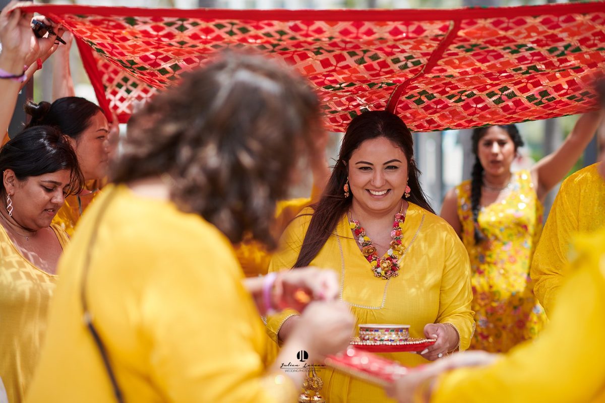 Ceremonia de haldi en la playa en Puerto Vallarta — Raj & Jocelyn — photo 5