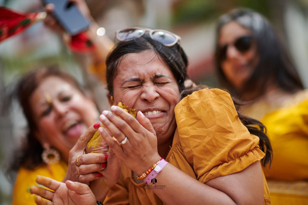 Ceremonia de haldi en la playa en Puerto Vallarta — Raj & Jocelyn — photo 10