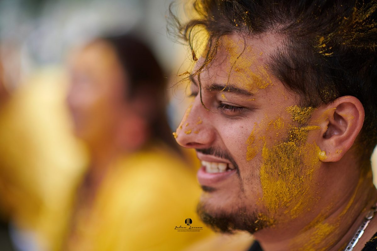 Ceremonia de haldi y maiyan en la playa, Puerto Vallarta — Julien Leveau