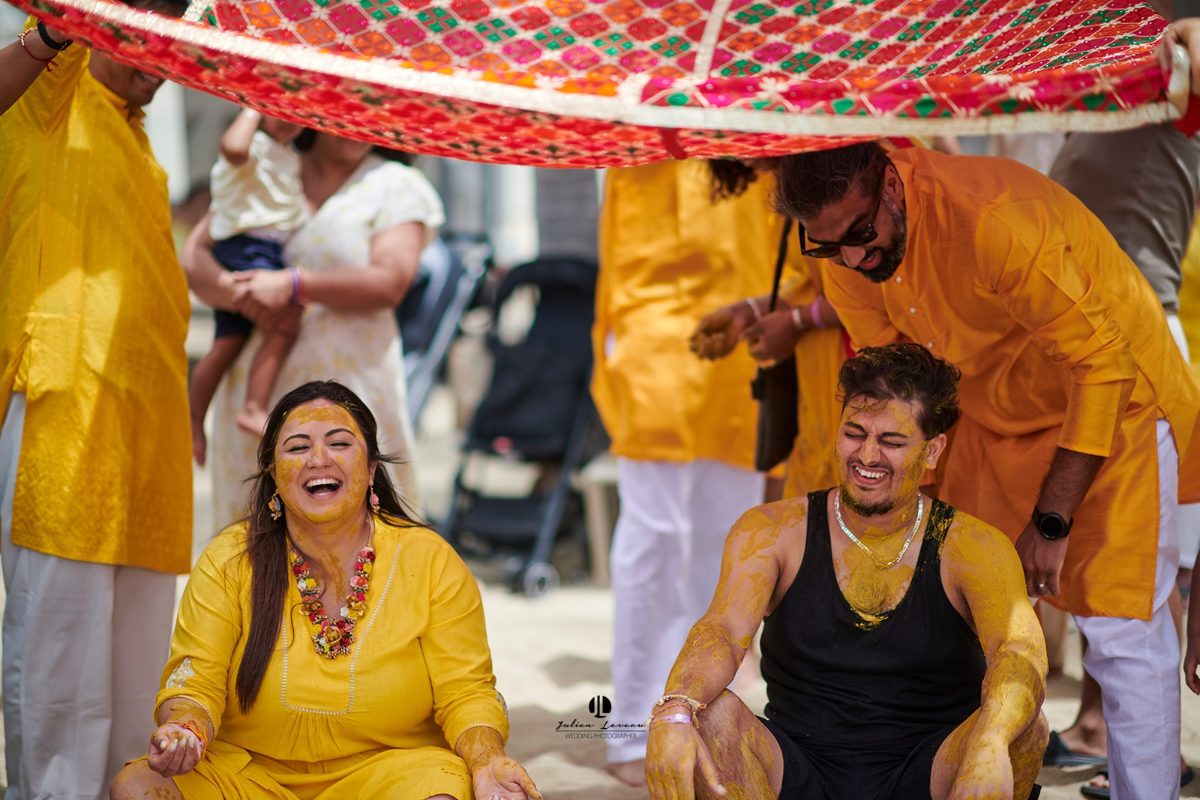 Ceremonia de haldi en la playa en Puerto Vallarta — Raj & Jocelyn — photo 15