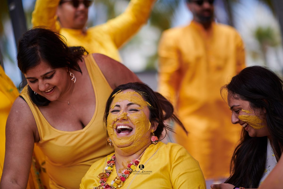 Ceremonia de haldi en la playa en Puerto Vallarta — Raj & Jocelyn — photo 16