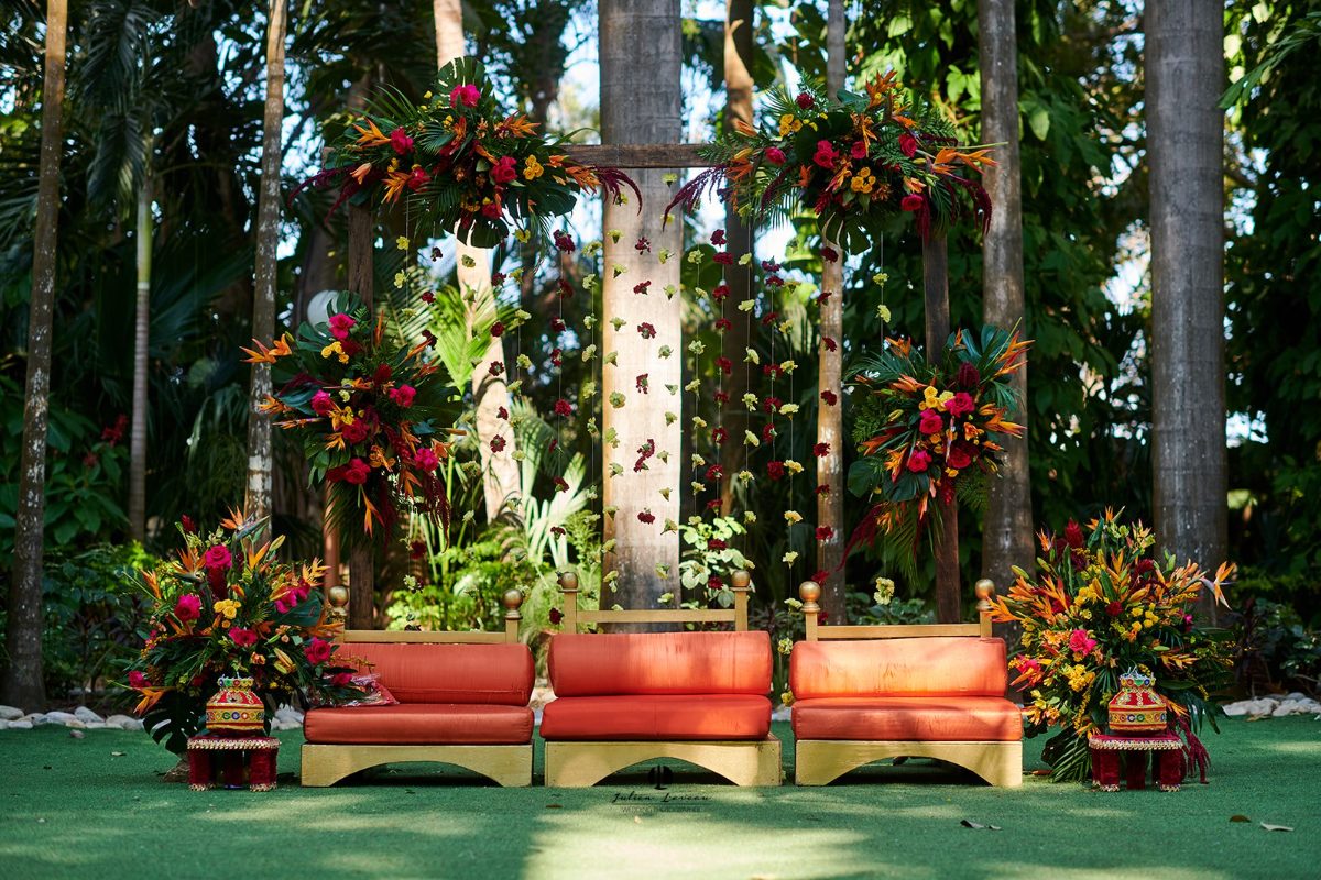 Mehndi punyabí y noche de jaggo en un jardín de Puerto Vallarta — Raj & Jocelyn — photo 1