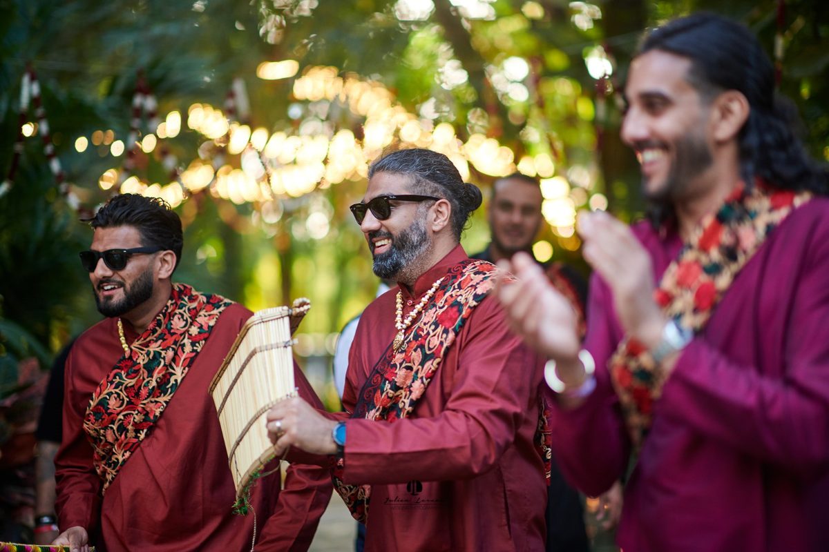 Mehndi punyabí y noche de jaggo en un jardín de Puerto Vallarta — Raj & Jocelyn — photo 21