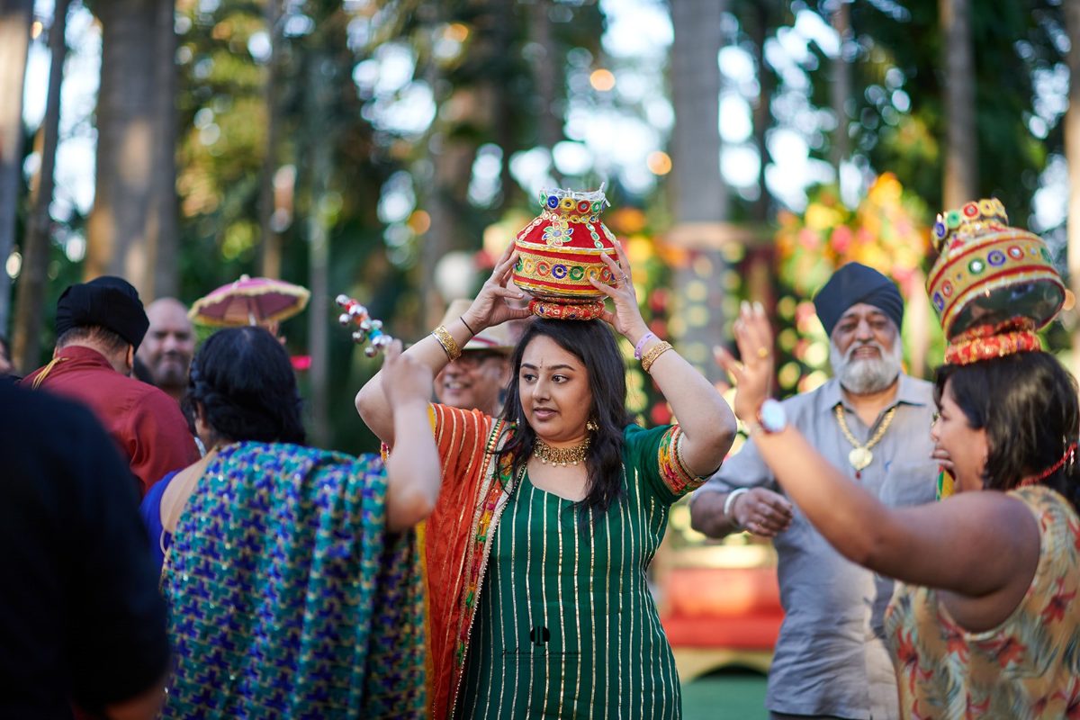 Mehndi y noche de jaggo, boda punyabí en Puerto Vallarta — Julien Leveau