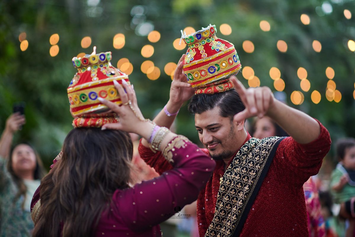 Mehndi punyabí y noche de jaggo en un jardín de Puerto Vallarta — Raj & Jocelyn — photo 24