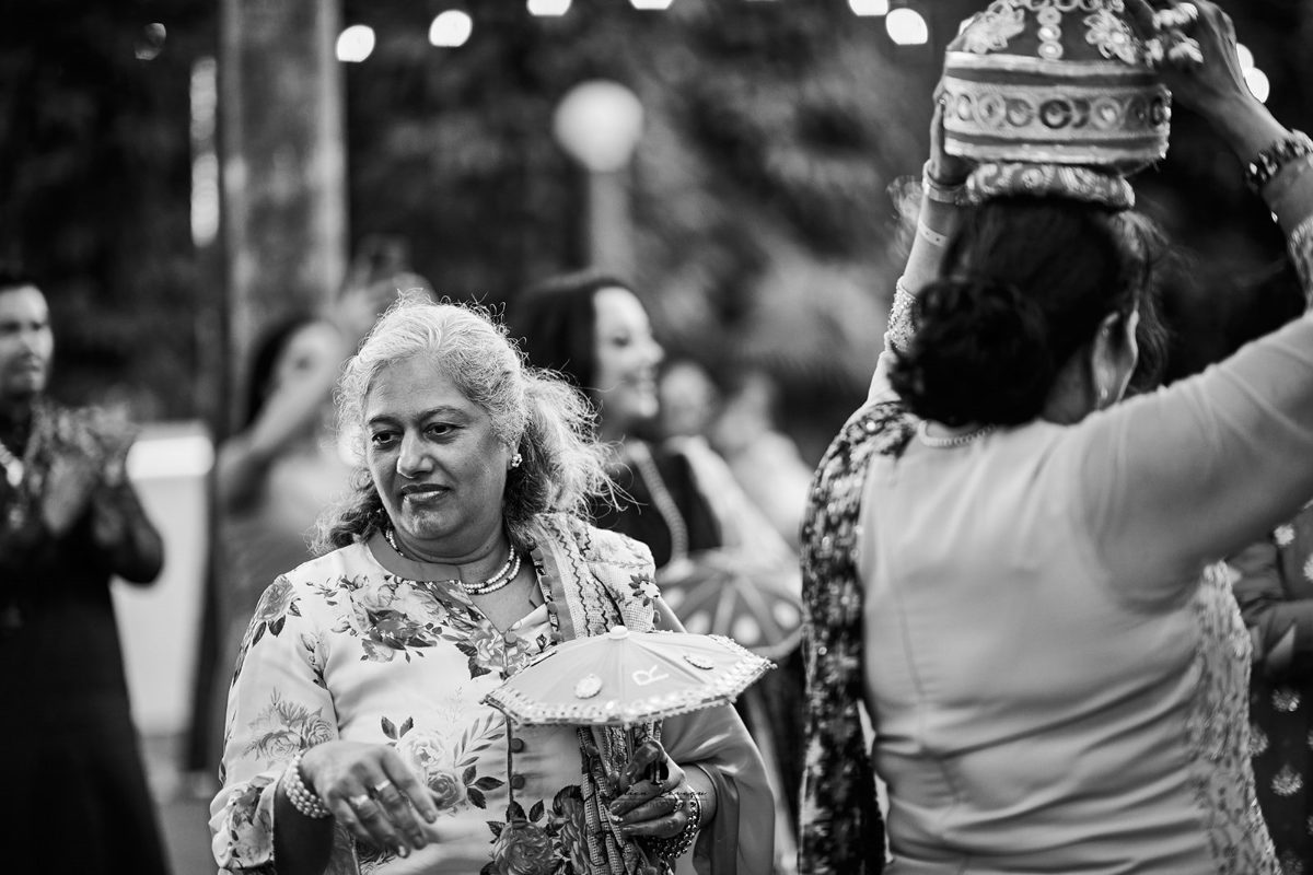 Mehndi y noche de jaggo, boda punyabí en Puerto Vallarta — Julien Leveau