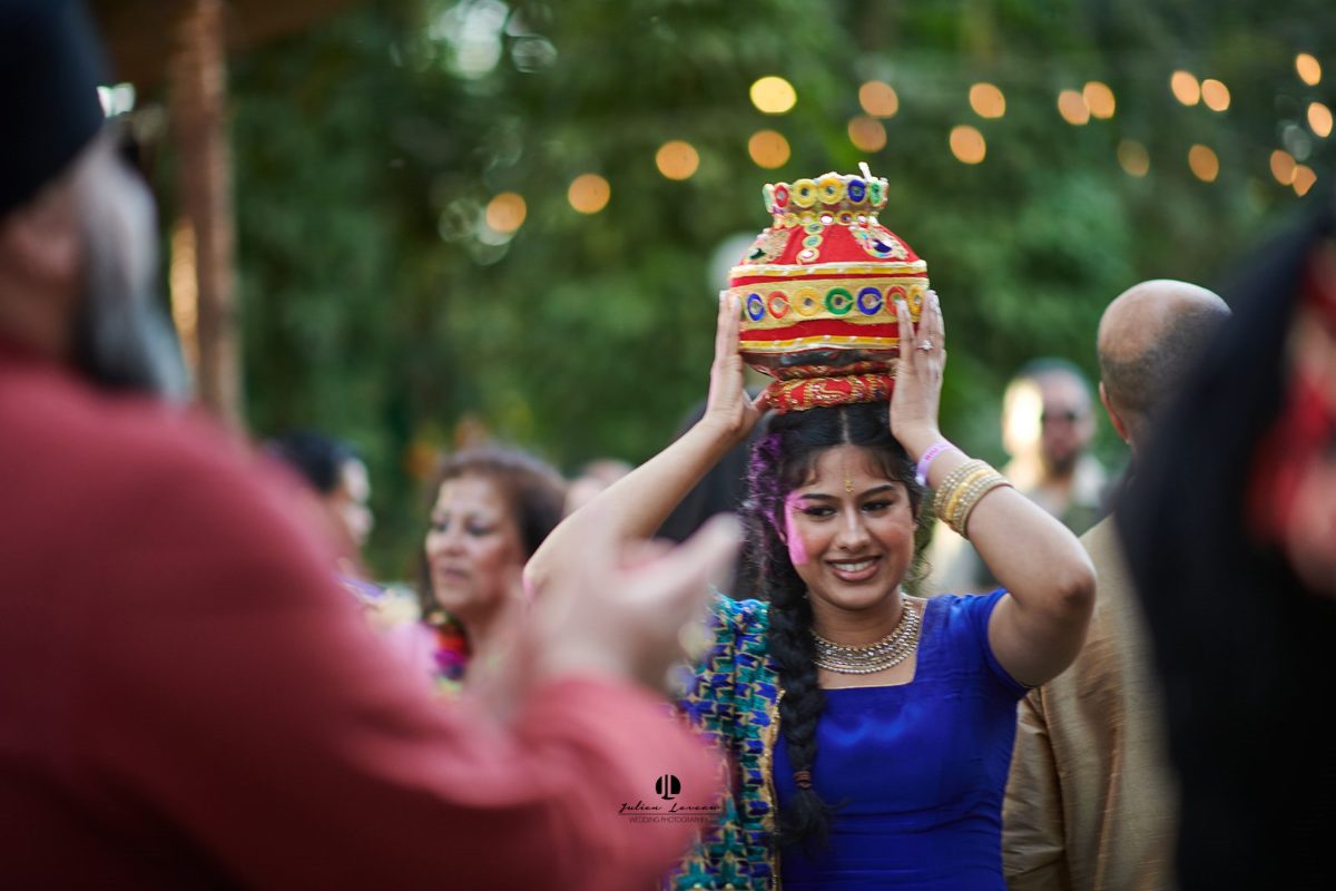 Mehndi punyabí y noche de jaggo en un jardín de Puerto Vallarta — Raj & Jocelyn — photo 29